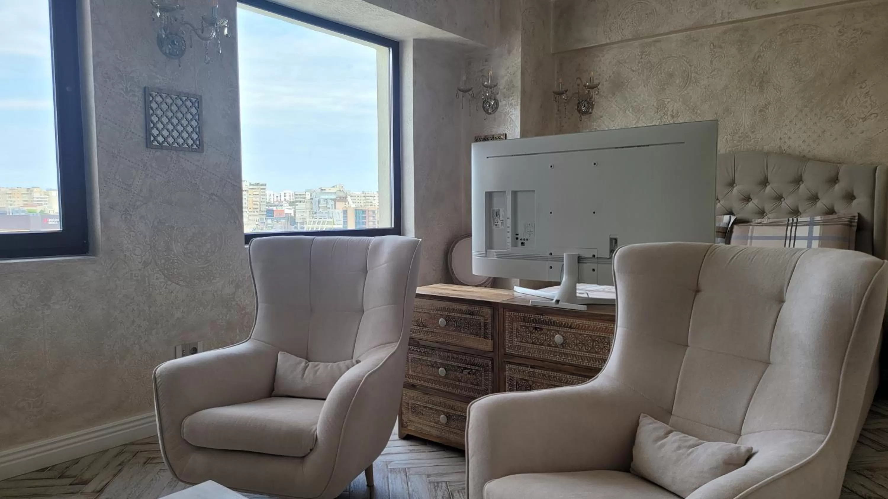 Bed, Seating Area in Terrace Suites Iasi