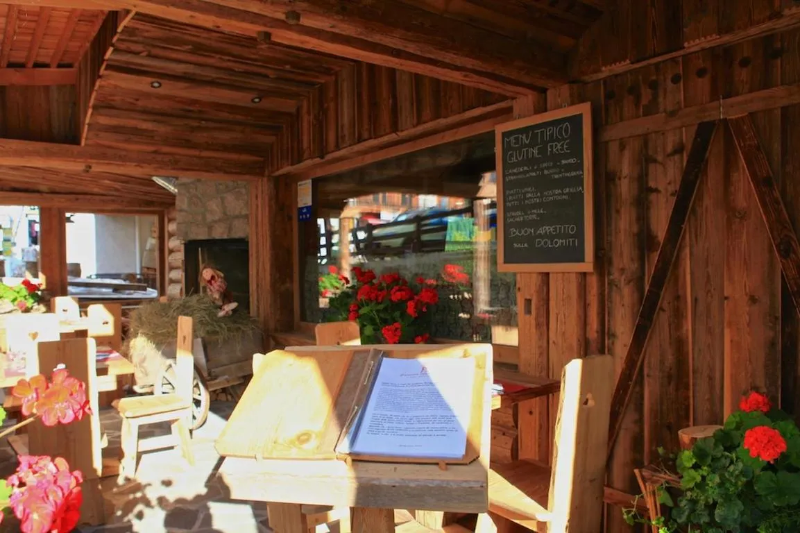 Restaurant/places to eat in Garnì Ladin