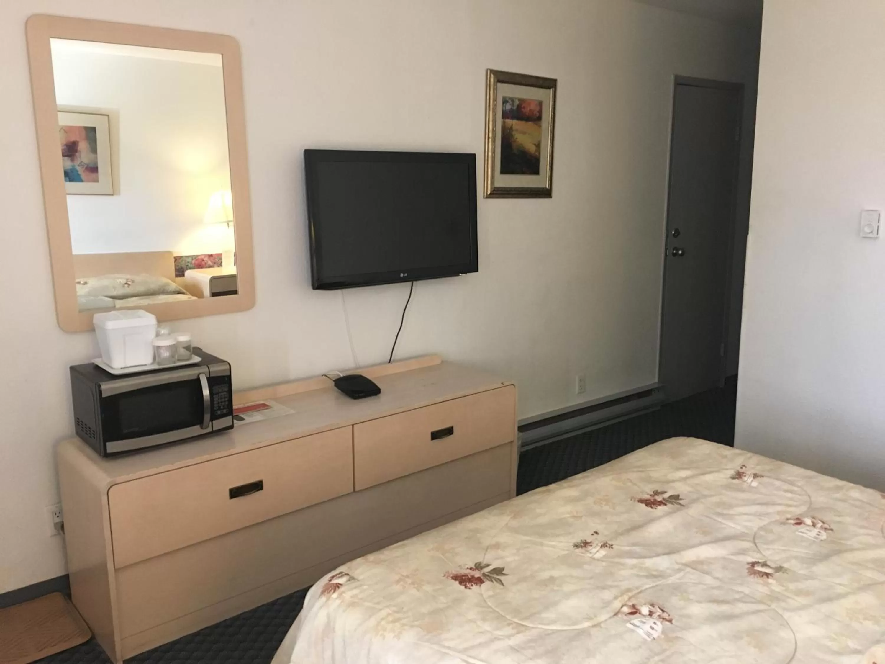 Bedroom, Bed in DC Lodge