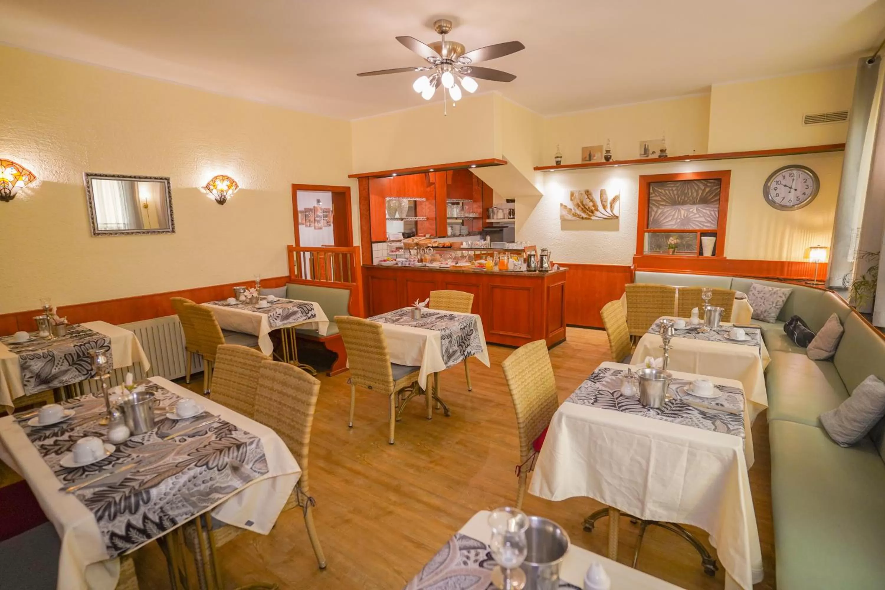 Restaurant/Places to Eat in Gästehaus Präsenzhof