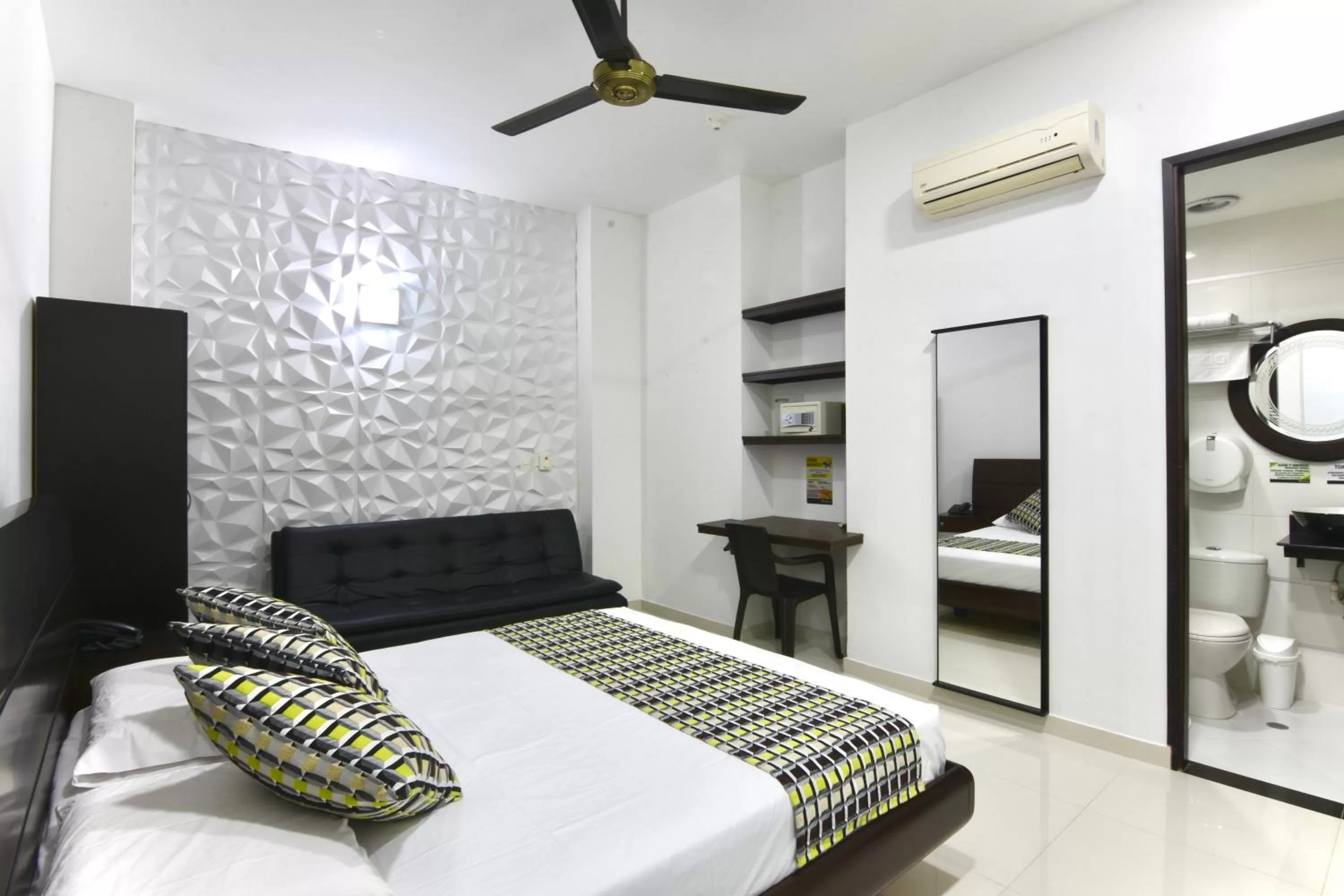 Photo of the whole room, Bed in Hotel Florida Sincelejo