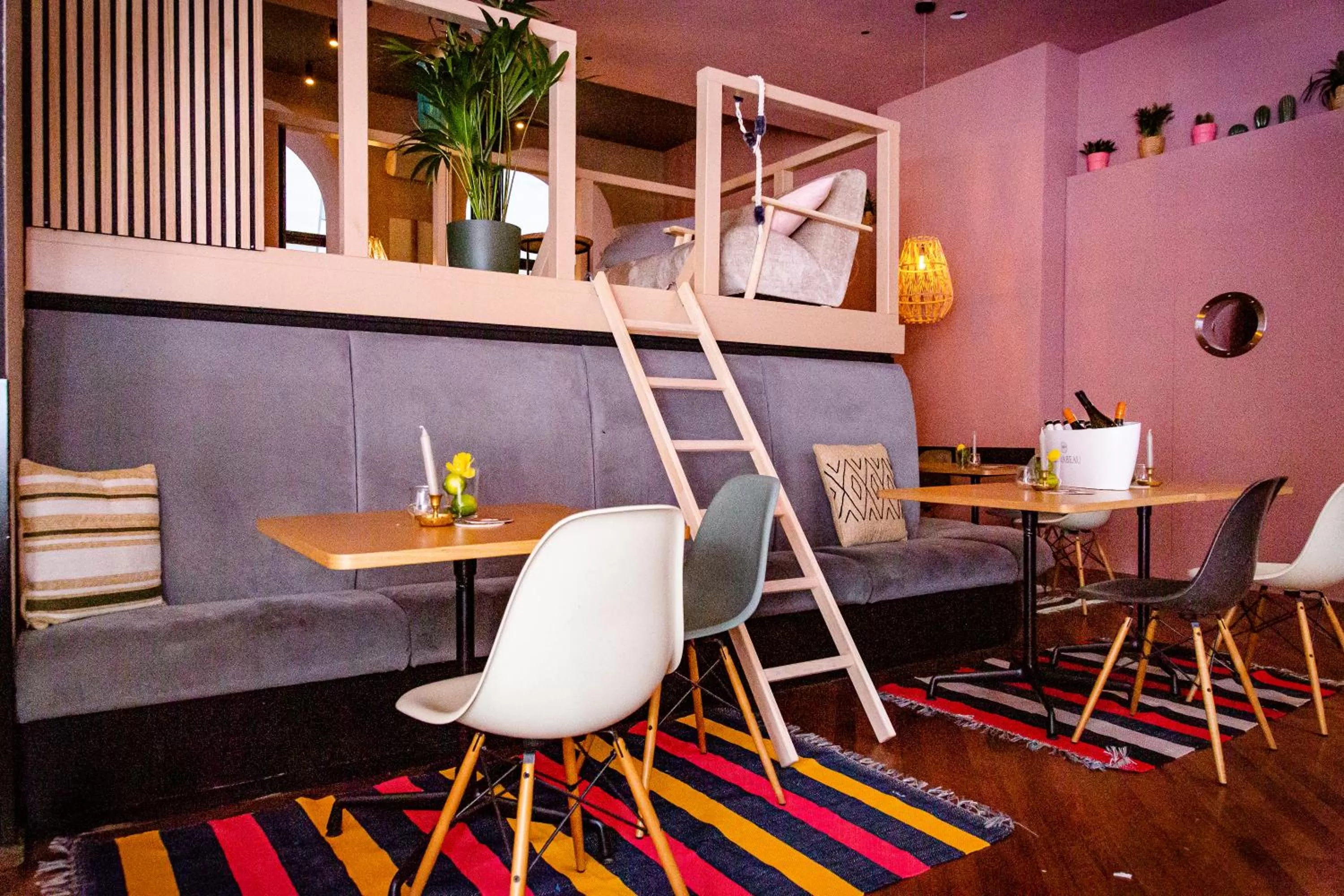 Restaurant/places to eat in Yours Truly