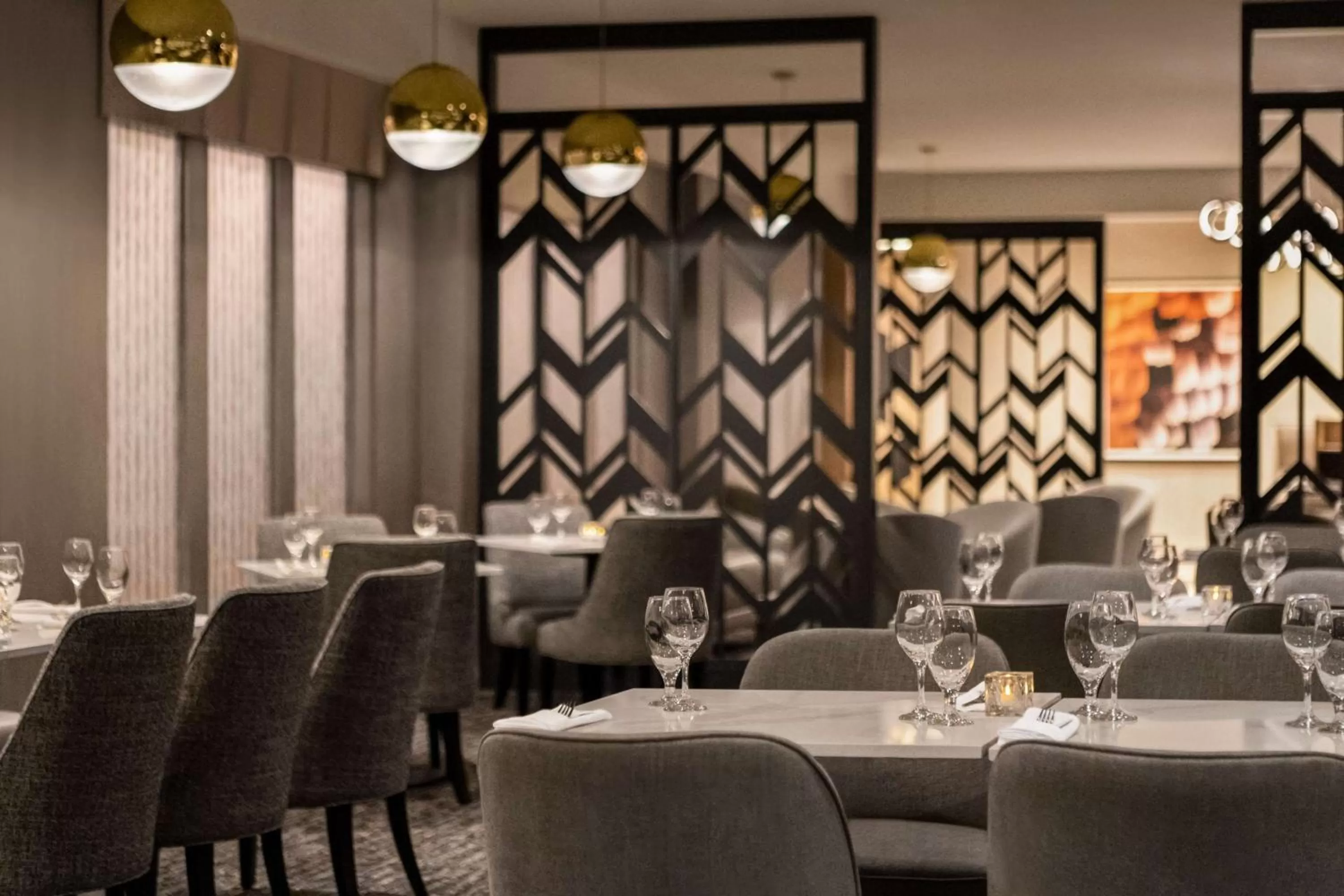 Restaurant/places to eat in Doubletree By Hilton Pointe Claire Montreal Airport West