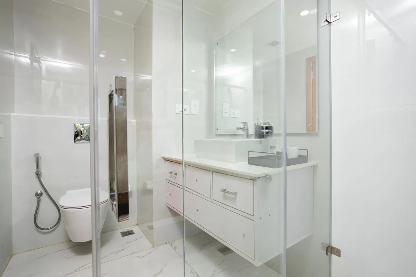 Shower, Bathroom in HOTEL WHITE HOUSE, Munnar