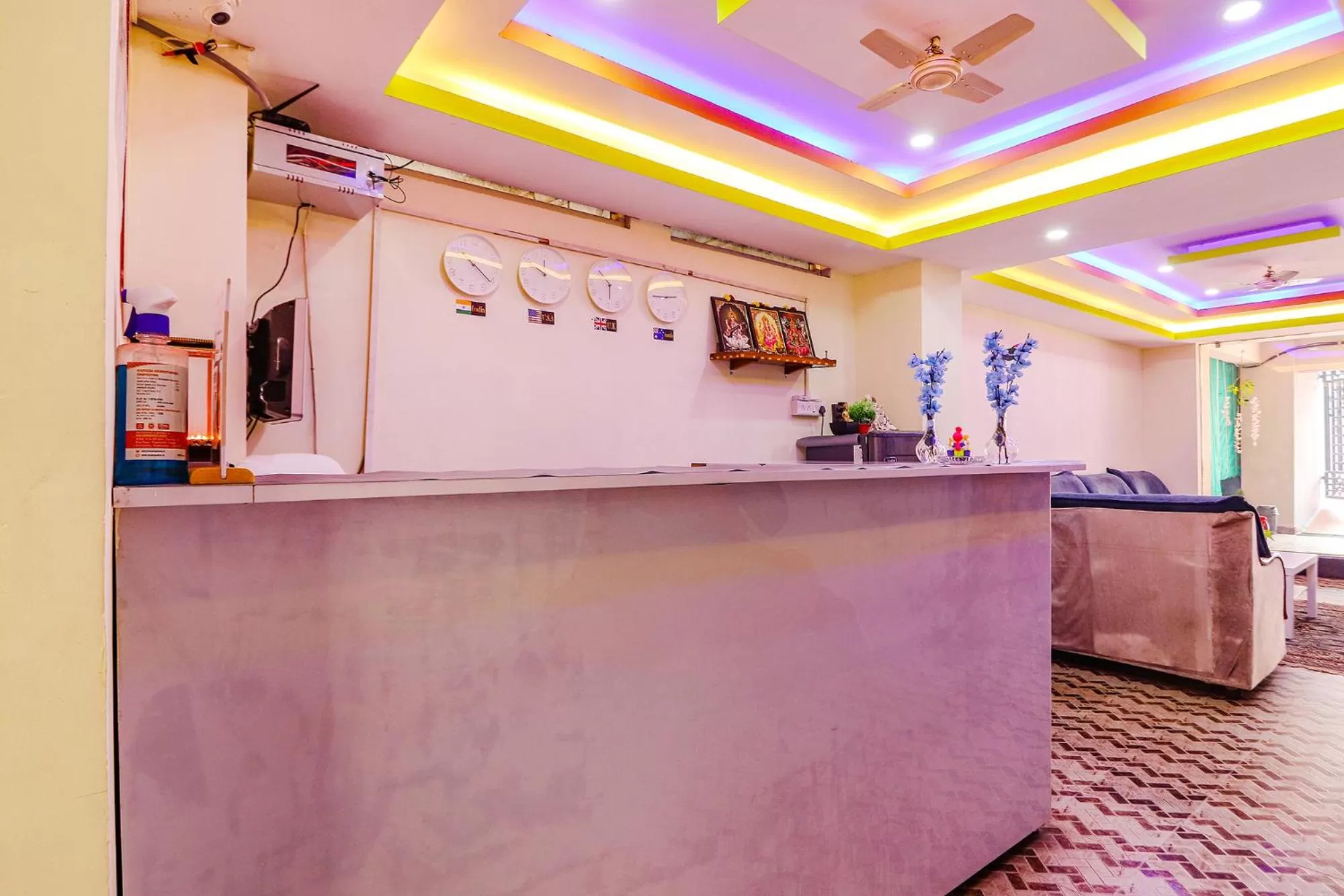 Lobby or reception in FabExpress Broholic Suites - Nr JNTU Kukatpally