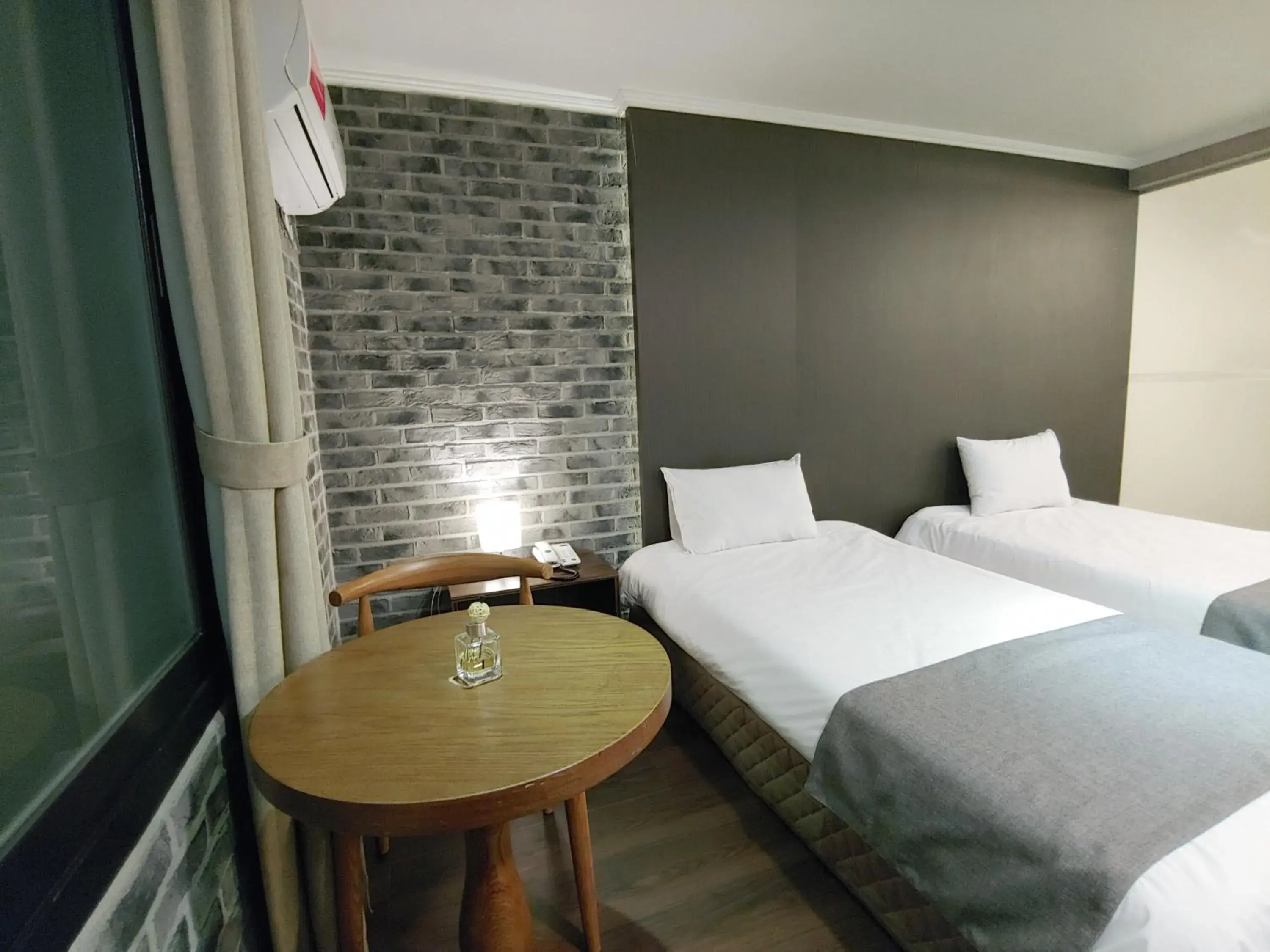 Standard Twin Room in Hotel Tong Yeondong Jeju Standard Twin Room in Hotel Tong Yeondong Jeju
