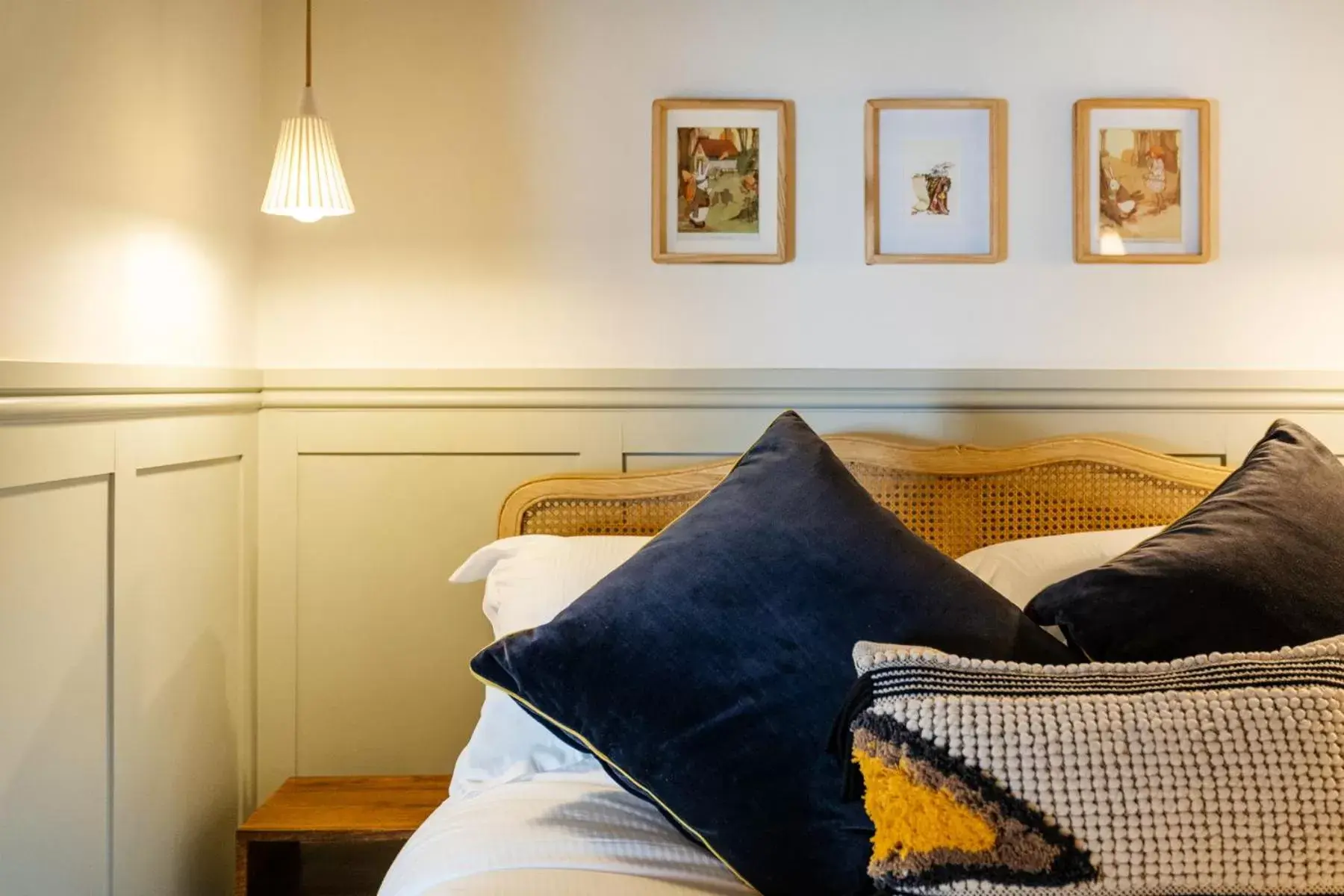 Family Room - single occupancy in The Queens Chew Magna Family Room - single occupancy in The Queens Chew Magna