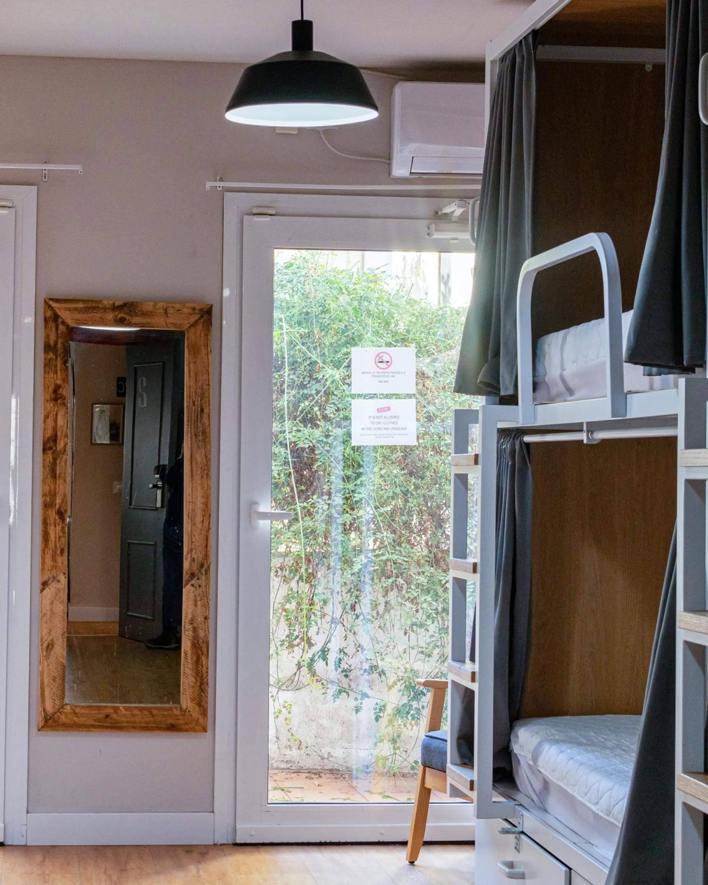 bunk bed in Factory Hostels Barcelona