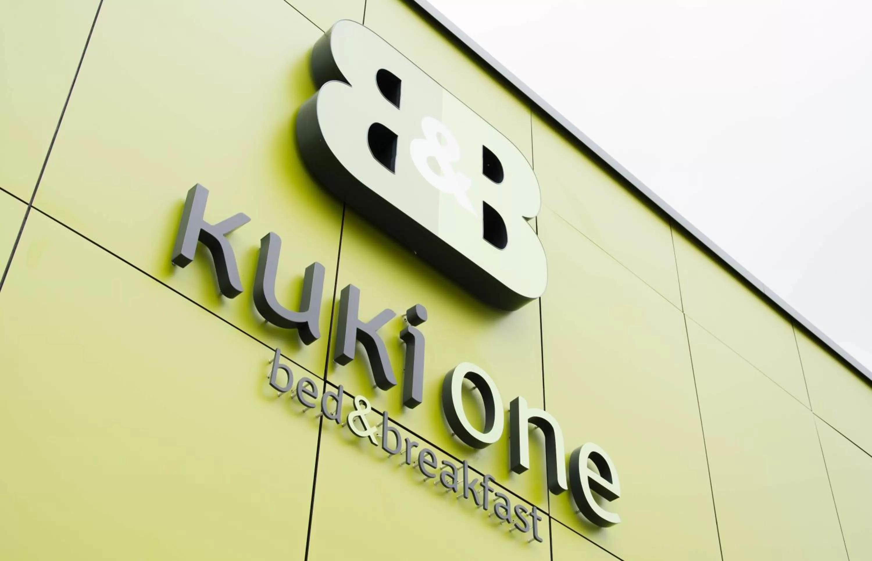 Day, Property Logo/Sign in B&B Kukione