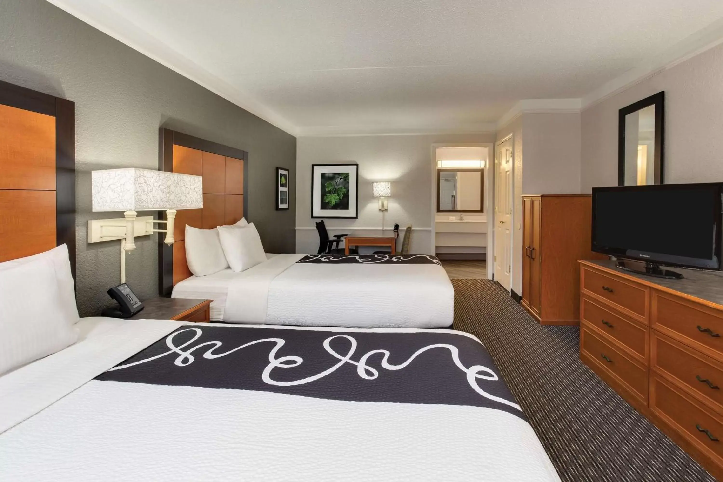 Deluxe Double Room with Two Double Beds - Non-Smoking in Days Inn by Wyndham Gainesville Florida Deluxe Double Room with Two Double Beds - Non-Smoking in Days Inn by Wyndham Gainesville Florida