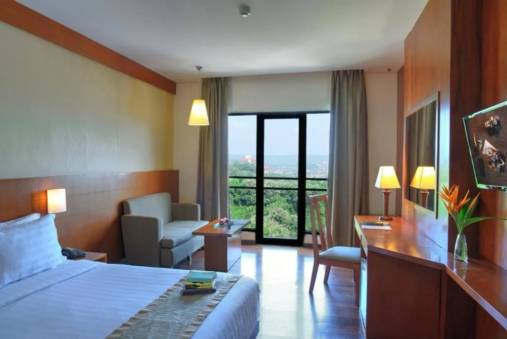 Bedroom, Bed in Oak Tree Emerald Hotel & Coventions Semarang