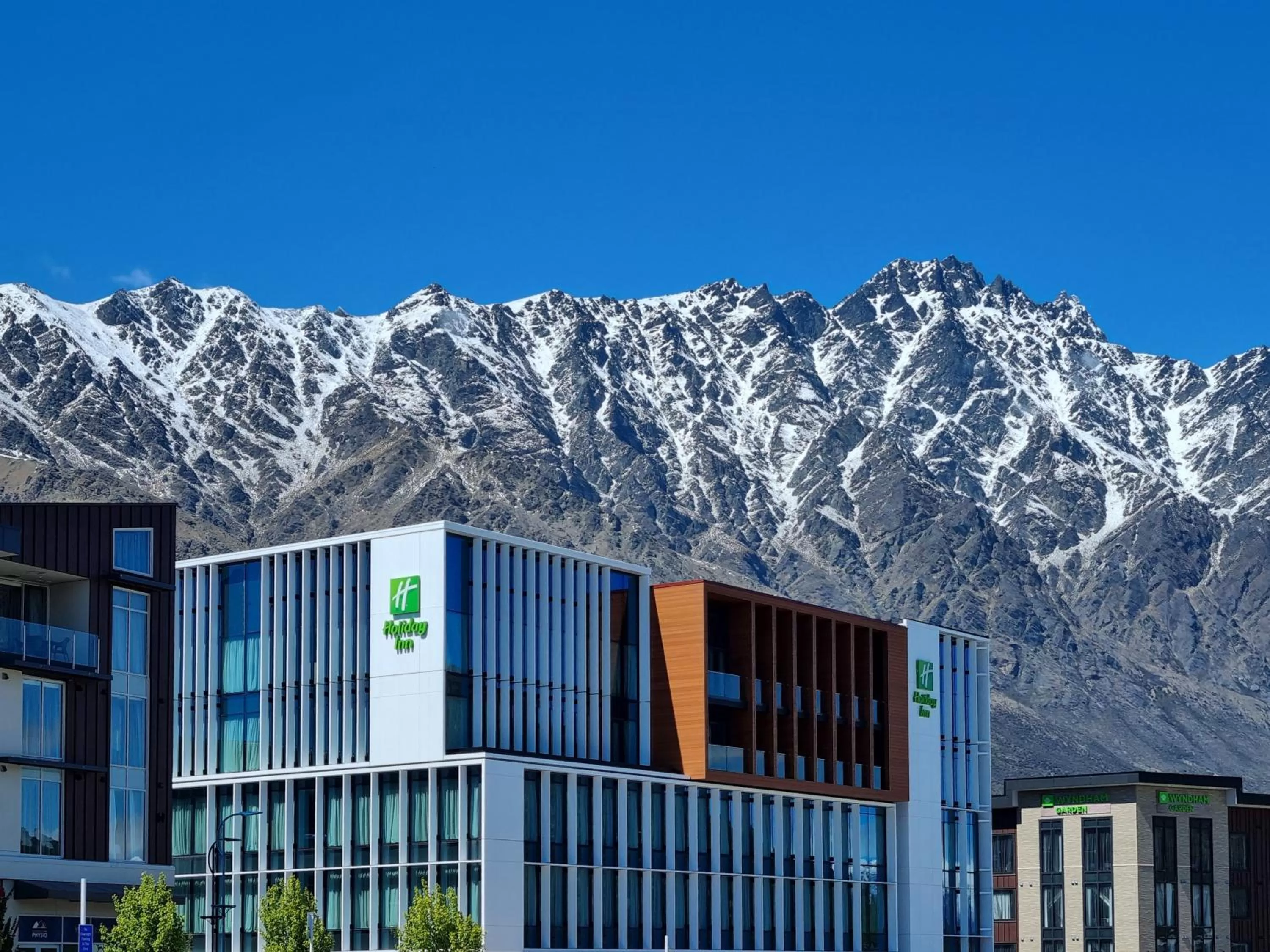 Property building in Holiday Inn Queenstown Remarkables Park