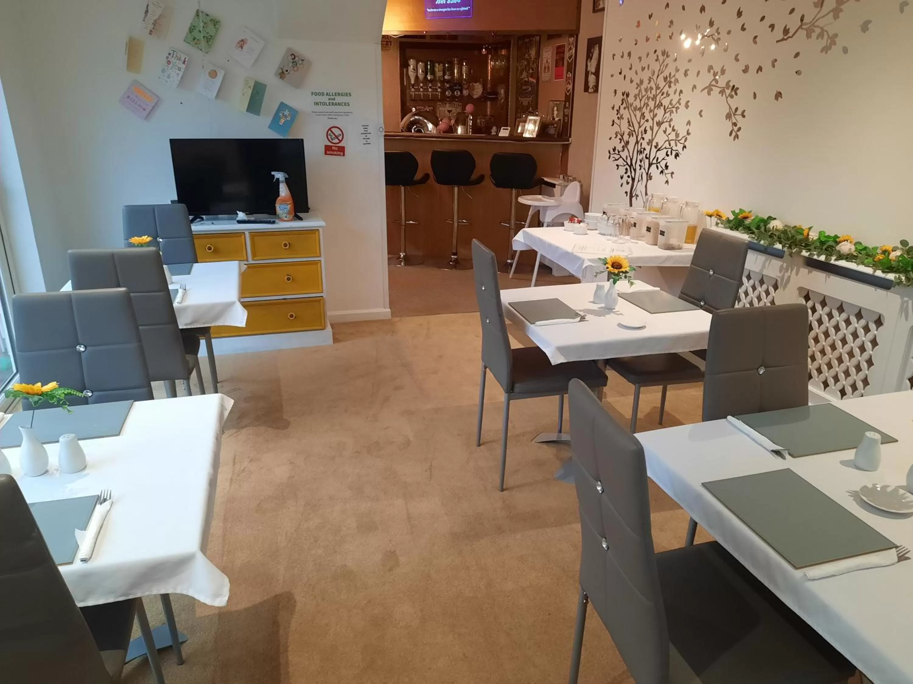 Restaurant/Places to Eat in Cedarville Guesthouse