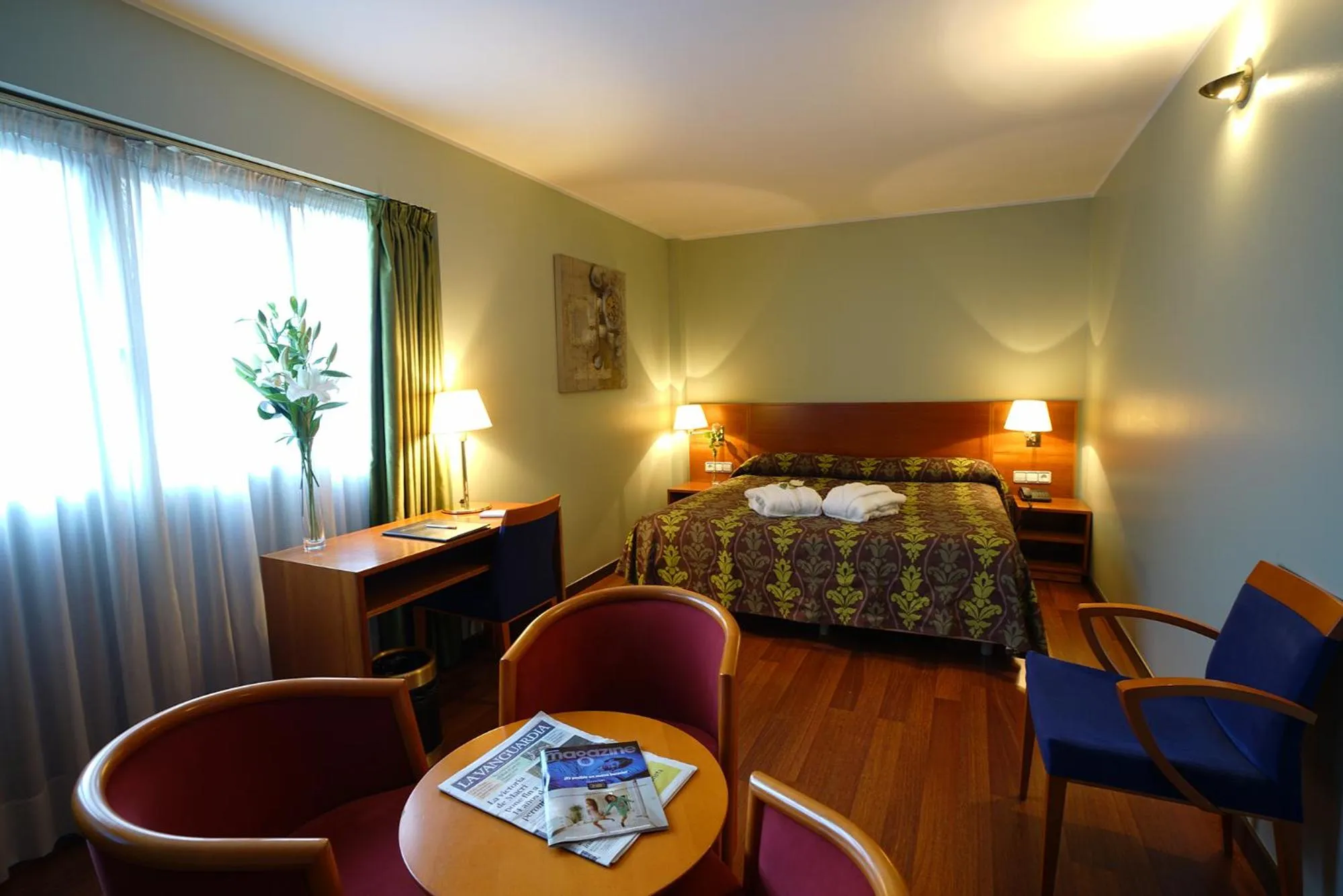 Photo of the whole room, Bed in Zenit Diplomatic