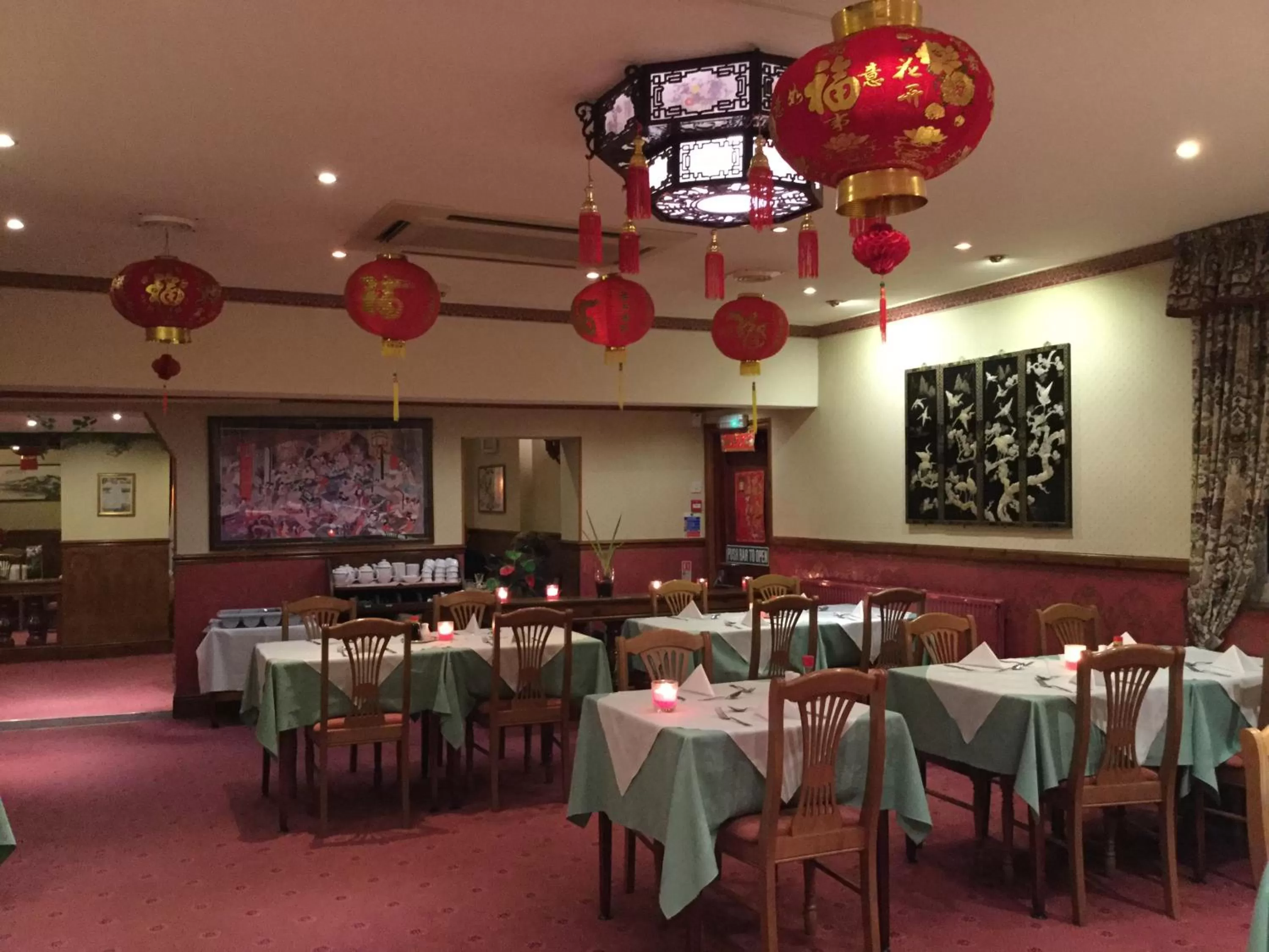 Restaurant/places to eat in Garden Hotel