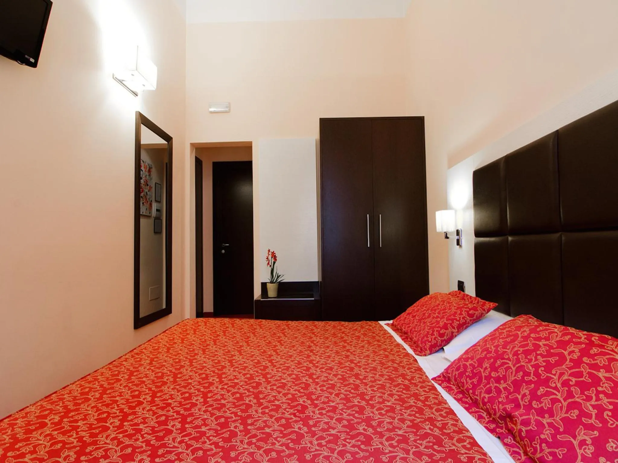 Photo of the whole room, Bed in Cenci Bed & Breakfast Fontana di Trevi