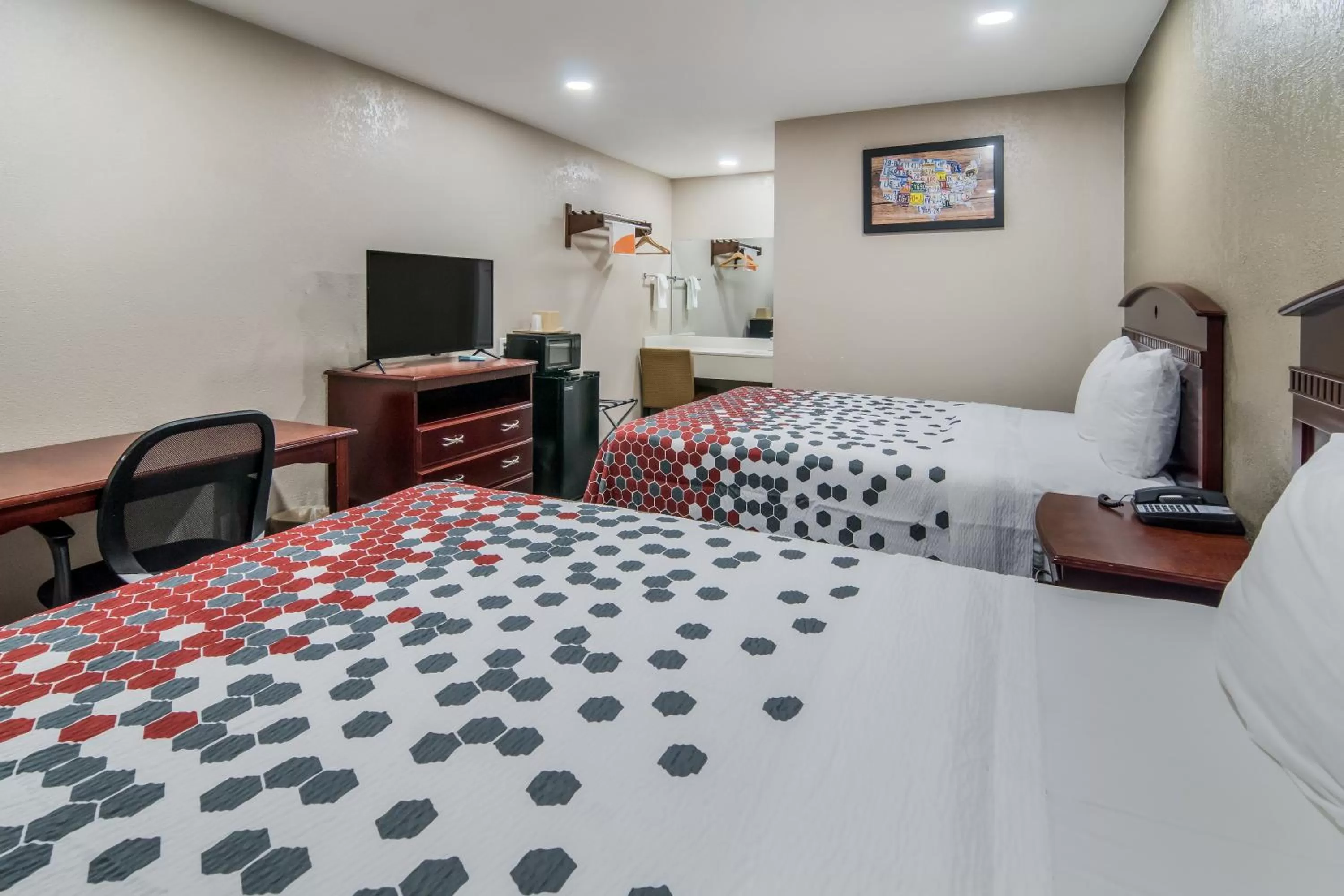 Bedroom, Bed in Econo Lodge Waco North I-35