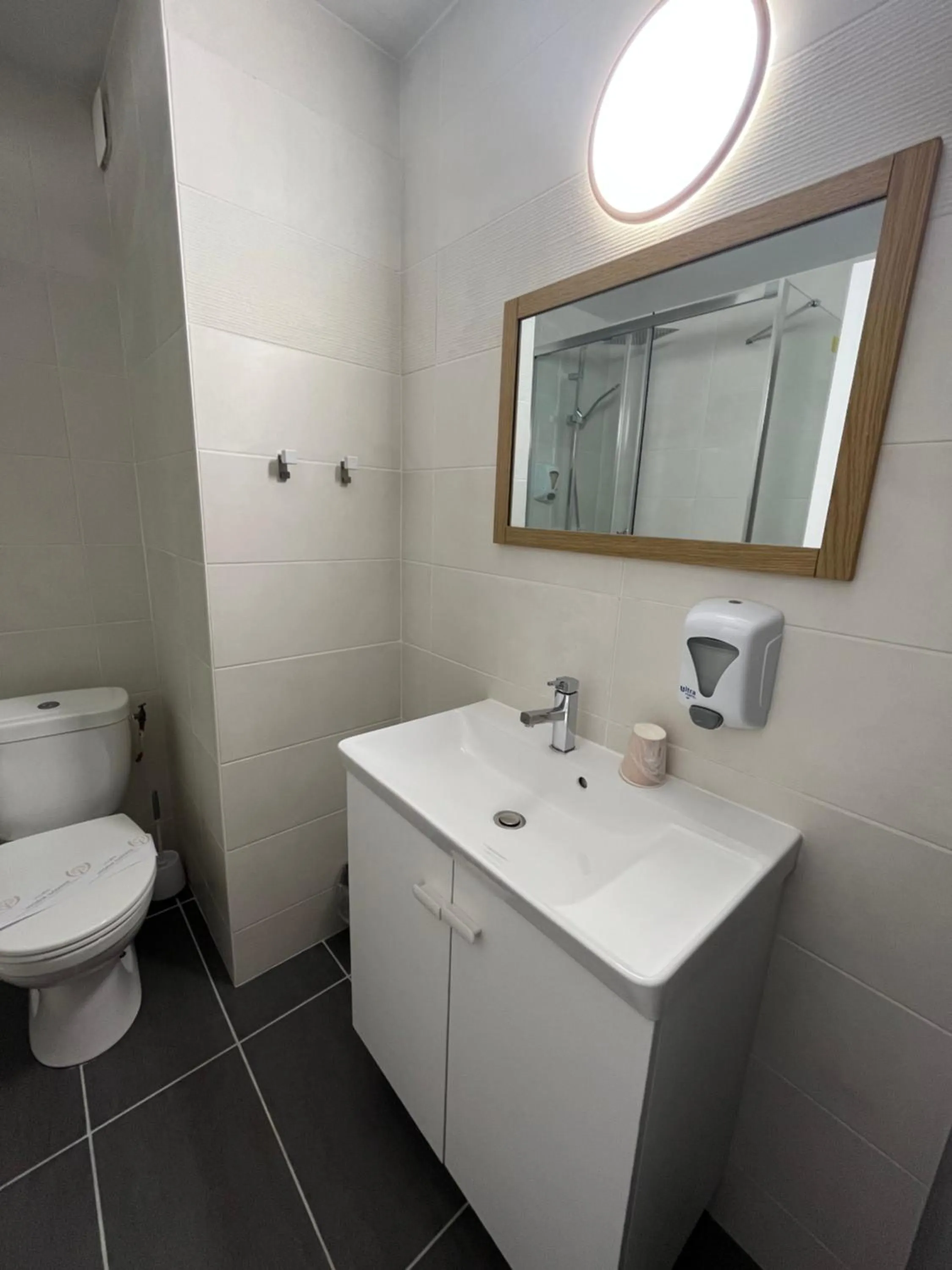 Bathroom in Hôtel Agena