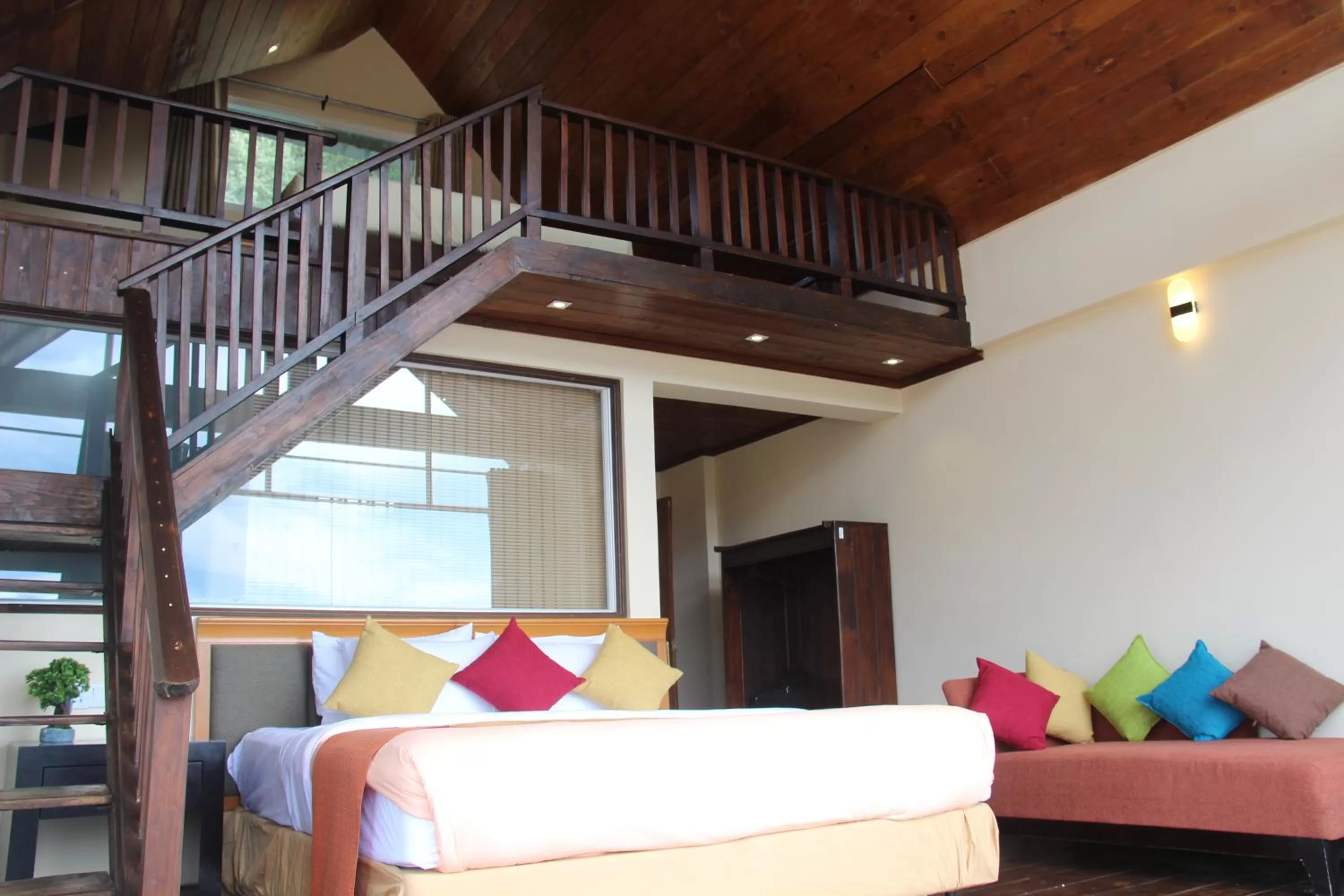 Photo of the whole room in Pigeons Nest