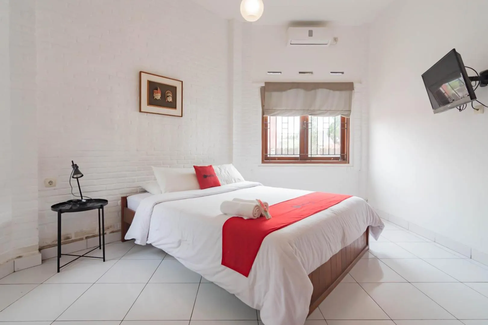 Bedroom in RedDoorz Plus near Dago Pakar