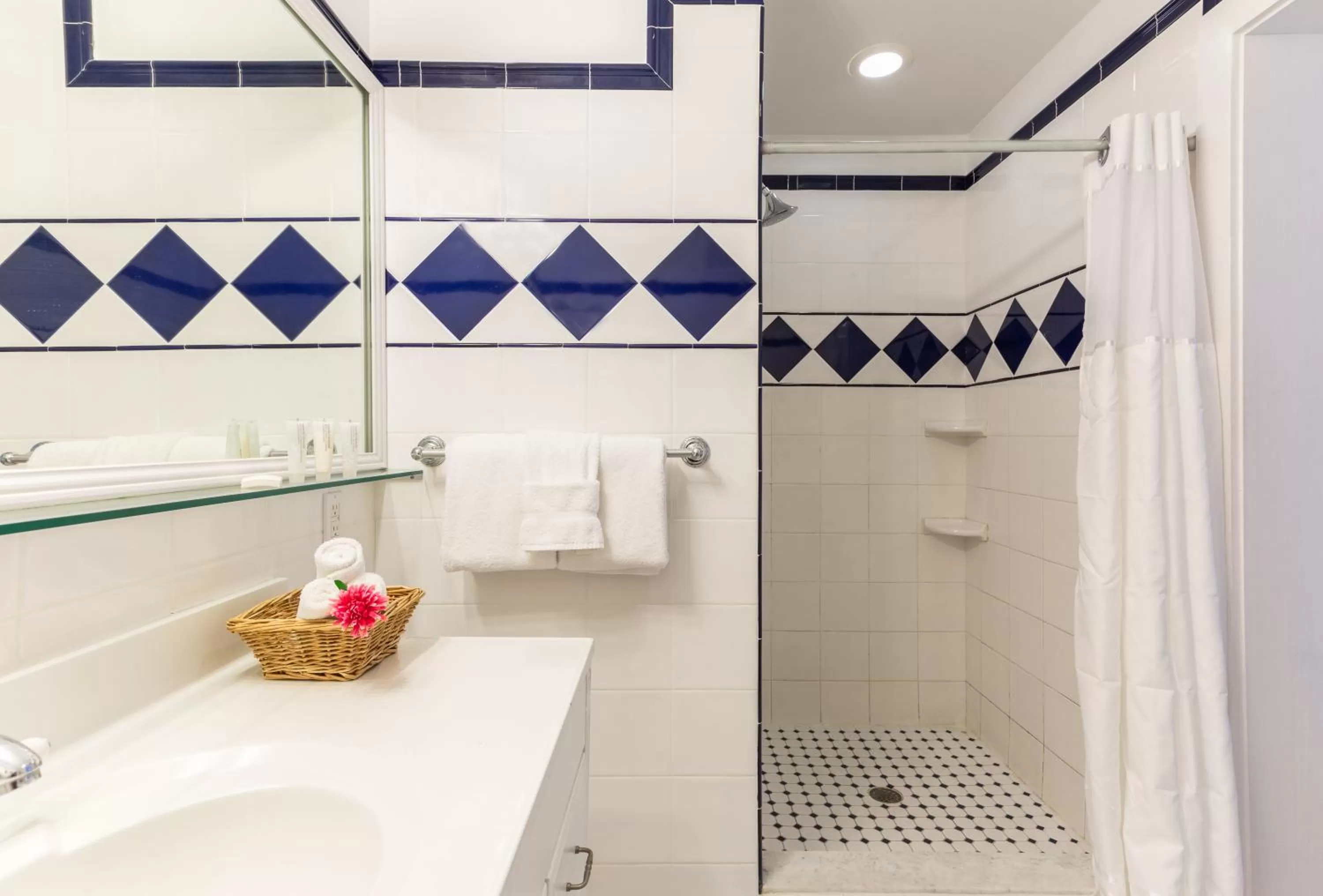 Shower in The Cabana Inn Key West - Adult Exclusive