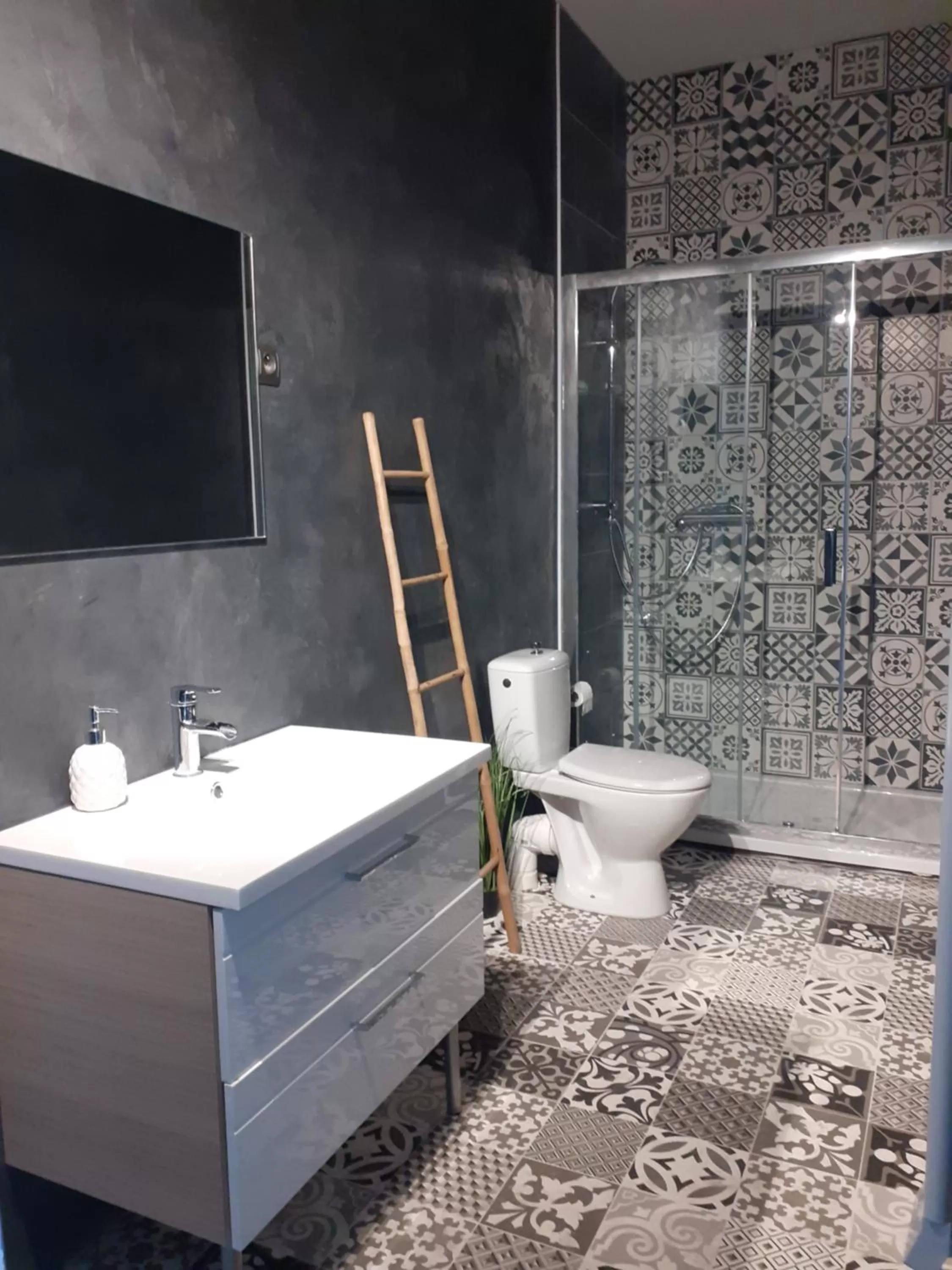 Bathroom in CHAMBRES D'HOTES DANS DOMAINE DE CHARME A EPERNAY