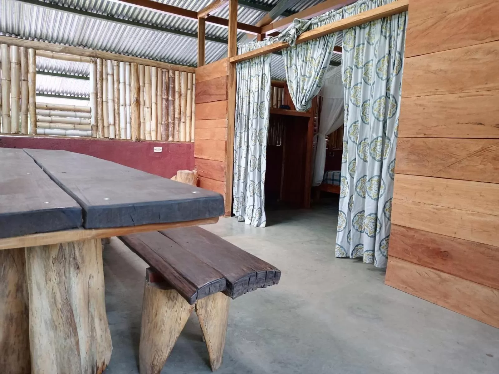 Bed in Iguanitas Lodge