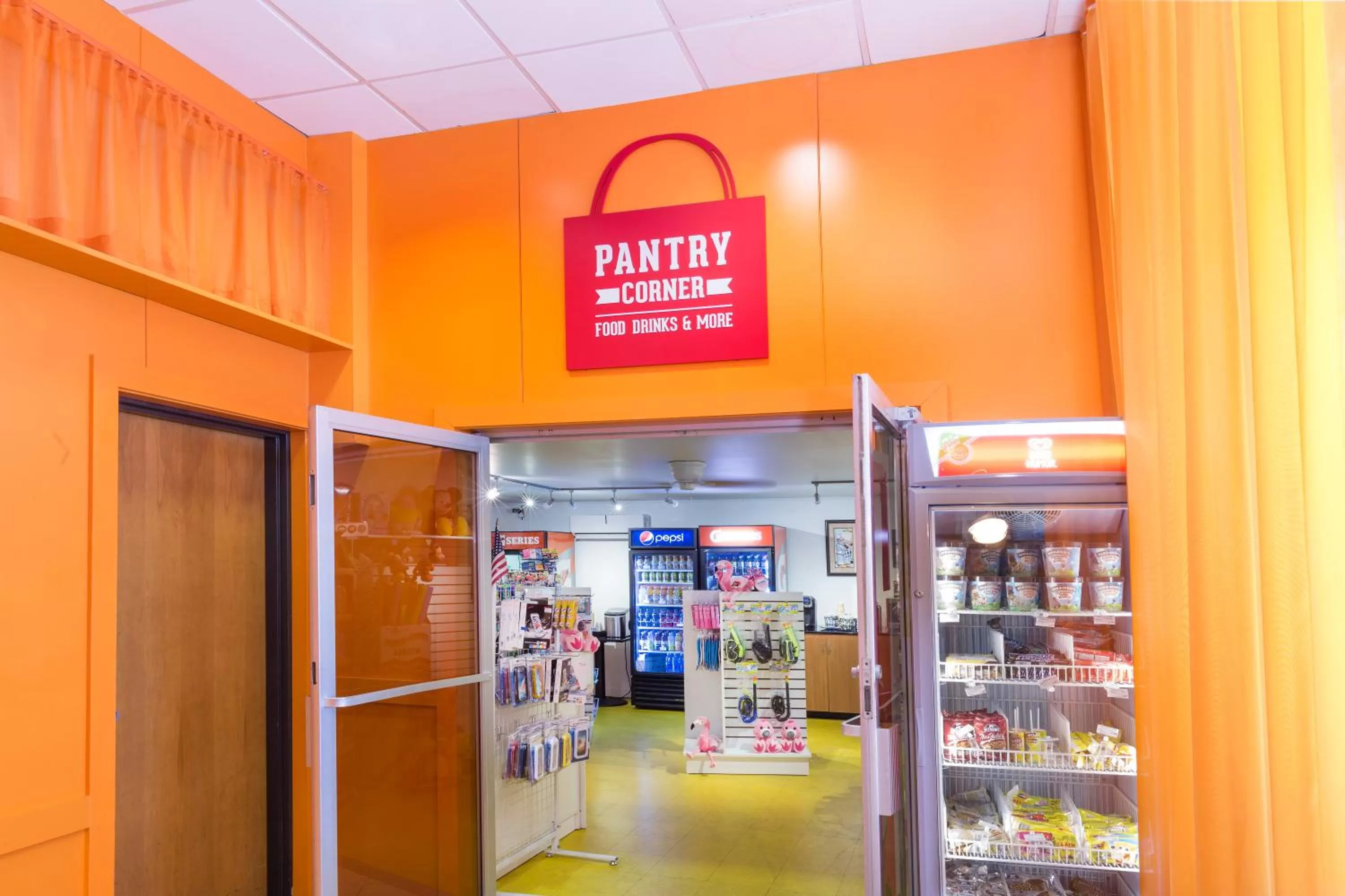 On-site shops in Ramada by Wyndham Flamingo Water Park