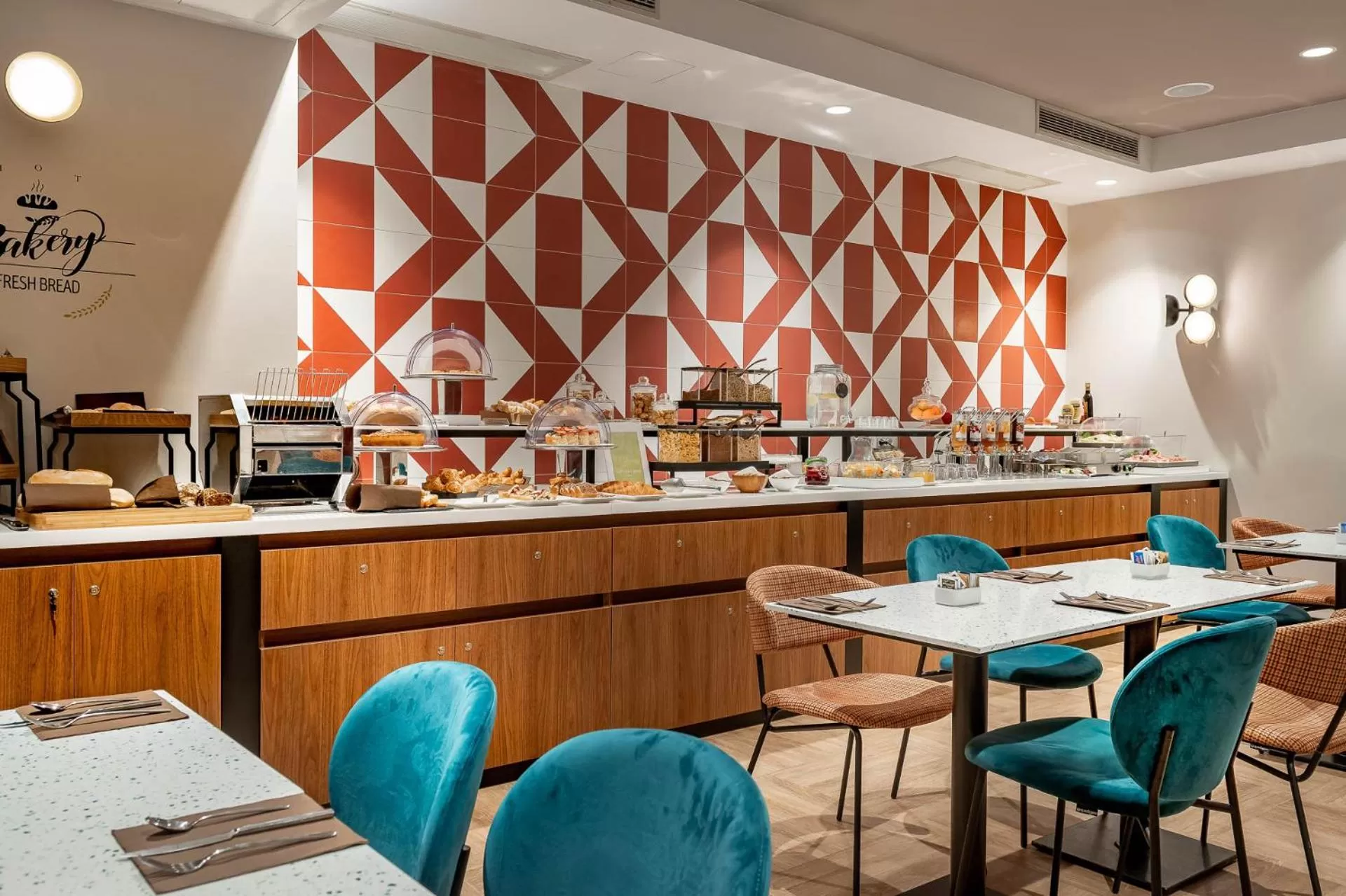 Restaurant/places to eat in Hotel Canada