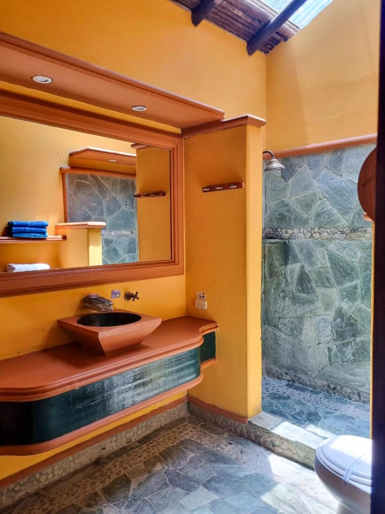 Bathroom in Hotel Portón del Sol