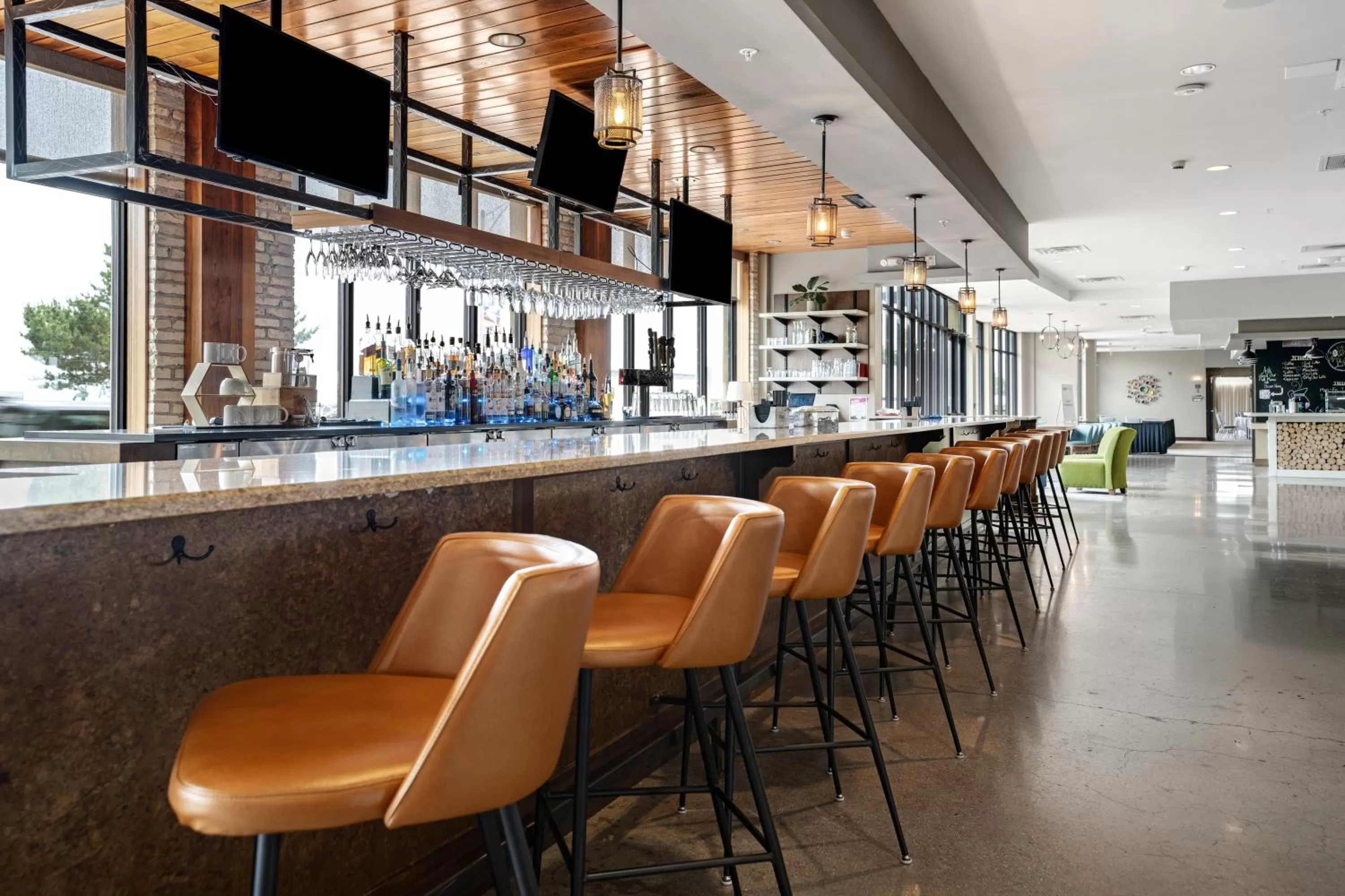 Food and drinks in Hotel Indigo Traverse City by IHG