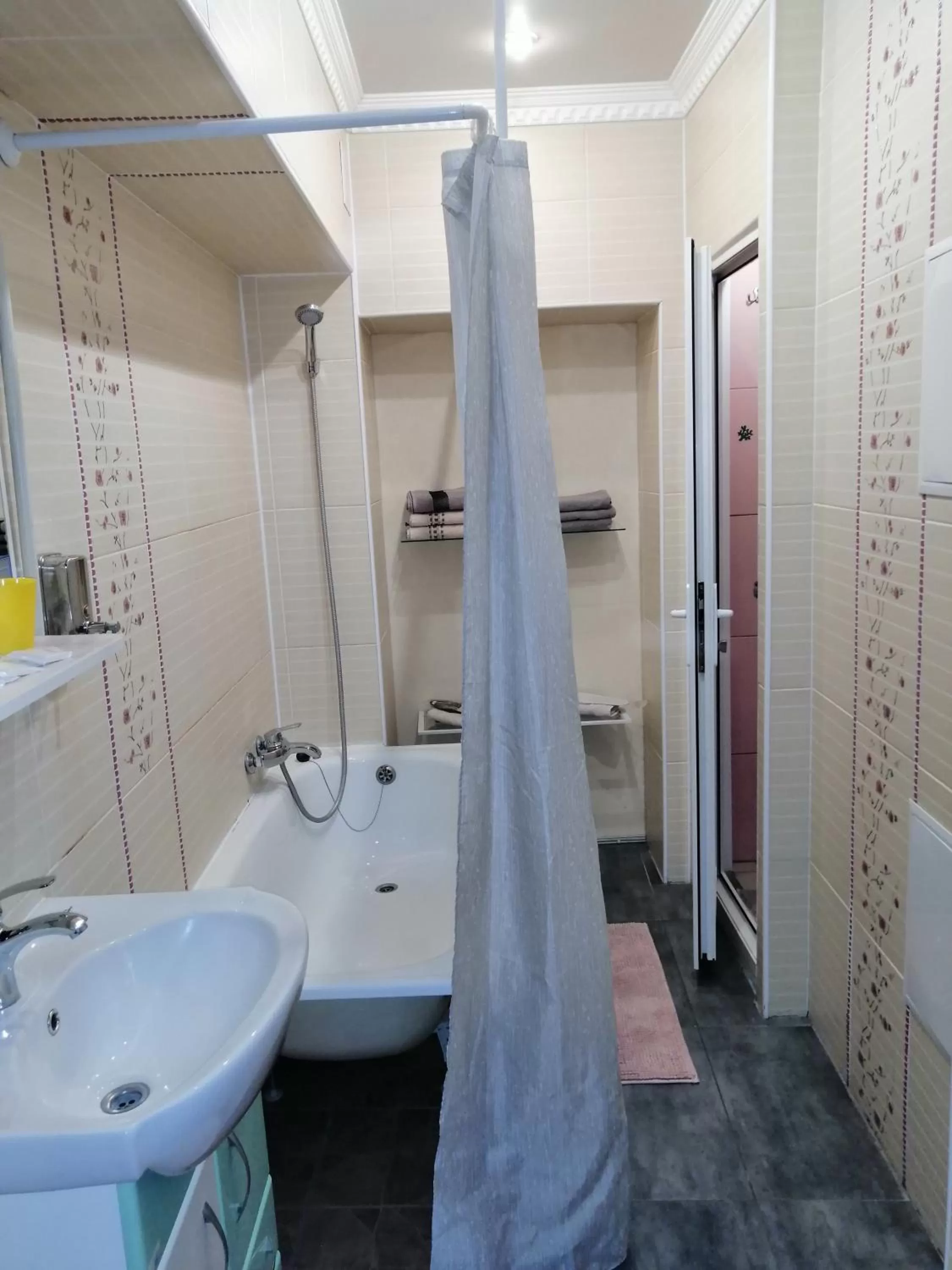 Bathroom in Yellowunlimited Hotel