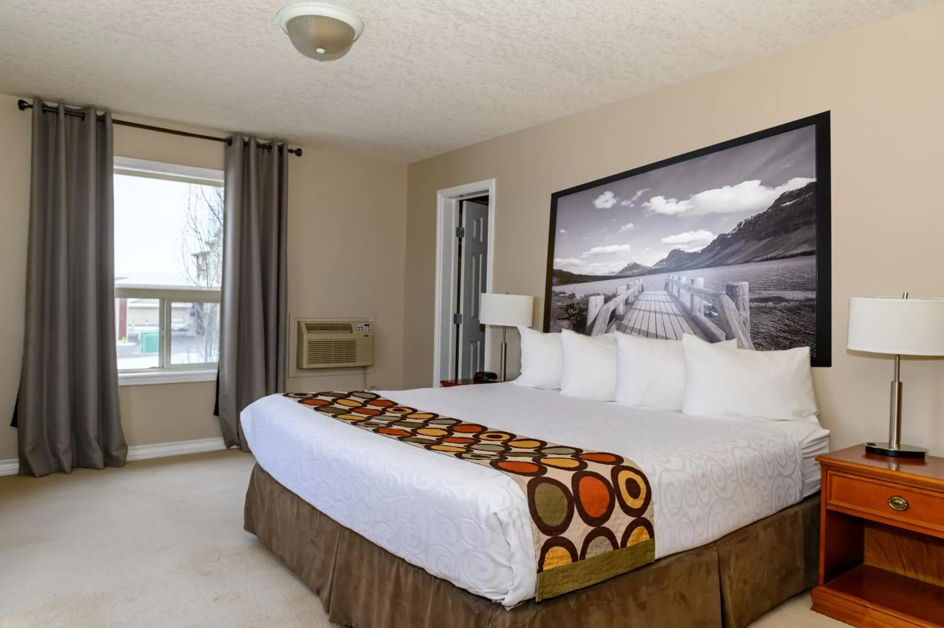 Three-Bedroom Suite in Super 8 by Wyndham Cochrane Three-Bedroom Suite in Super 8 by Wyndham Cochrane