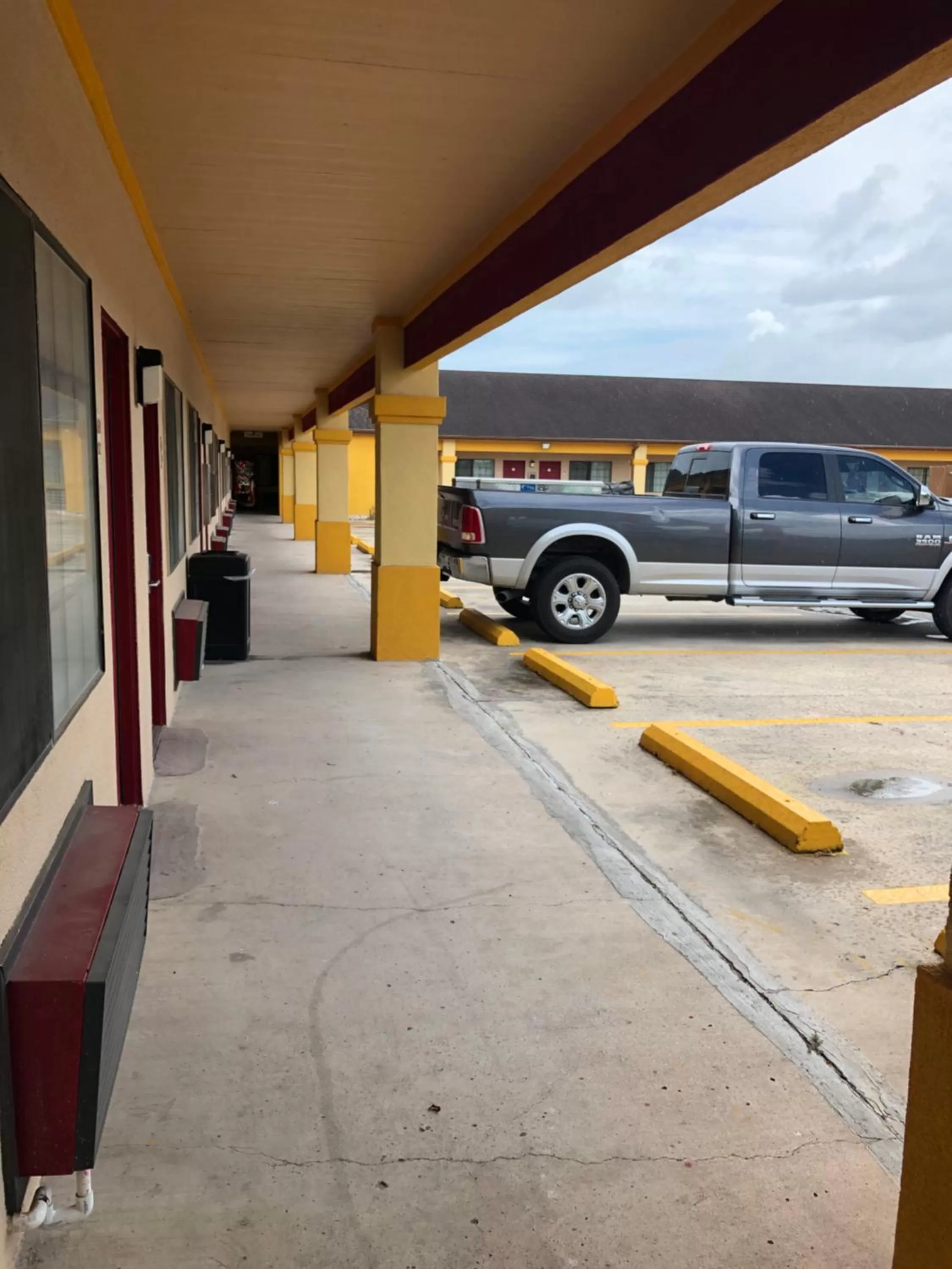 Los Fresnos Inn and Suites