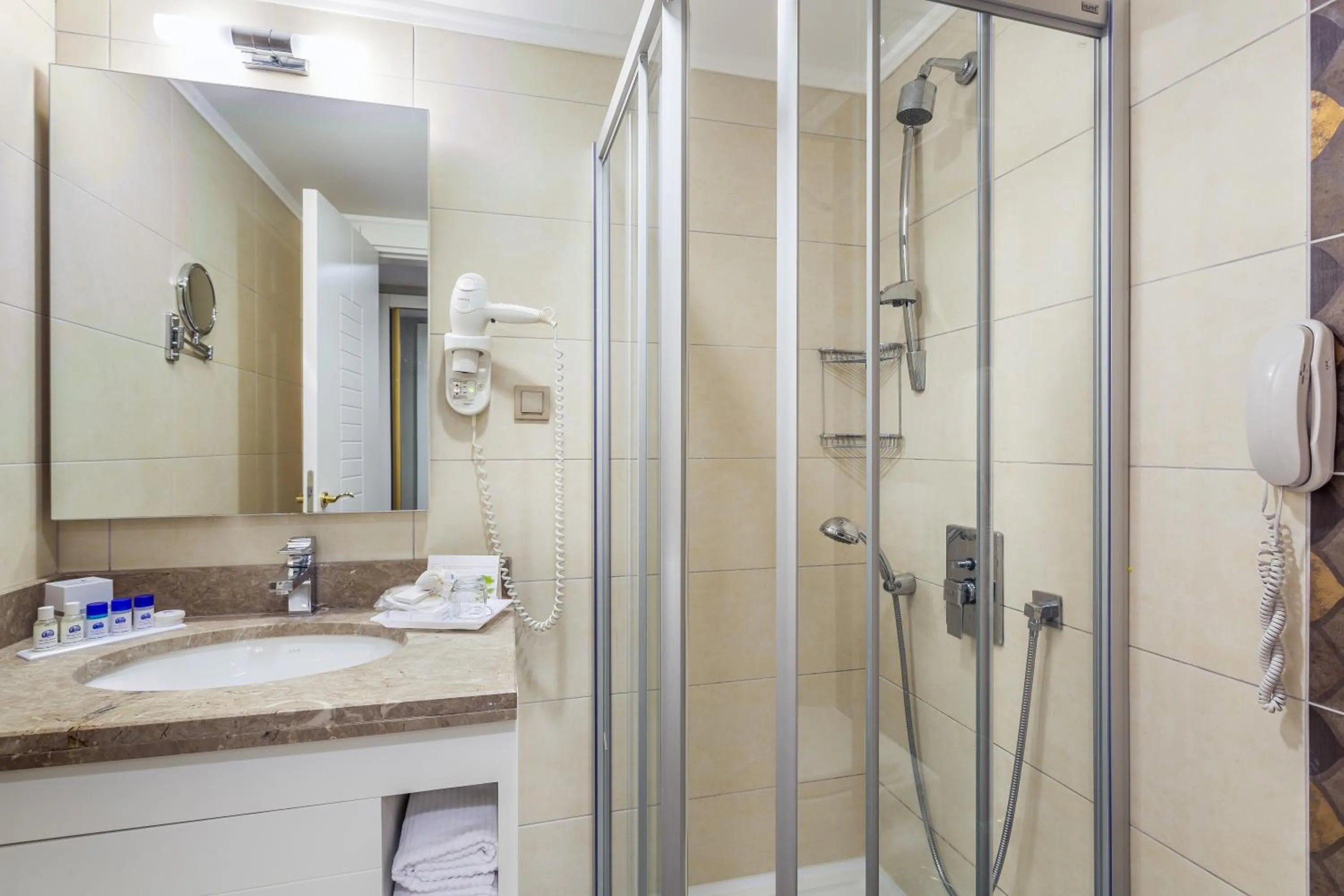 Shower in Villa Side Residence