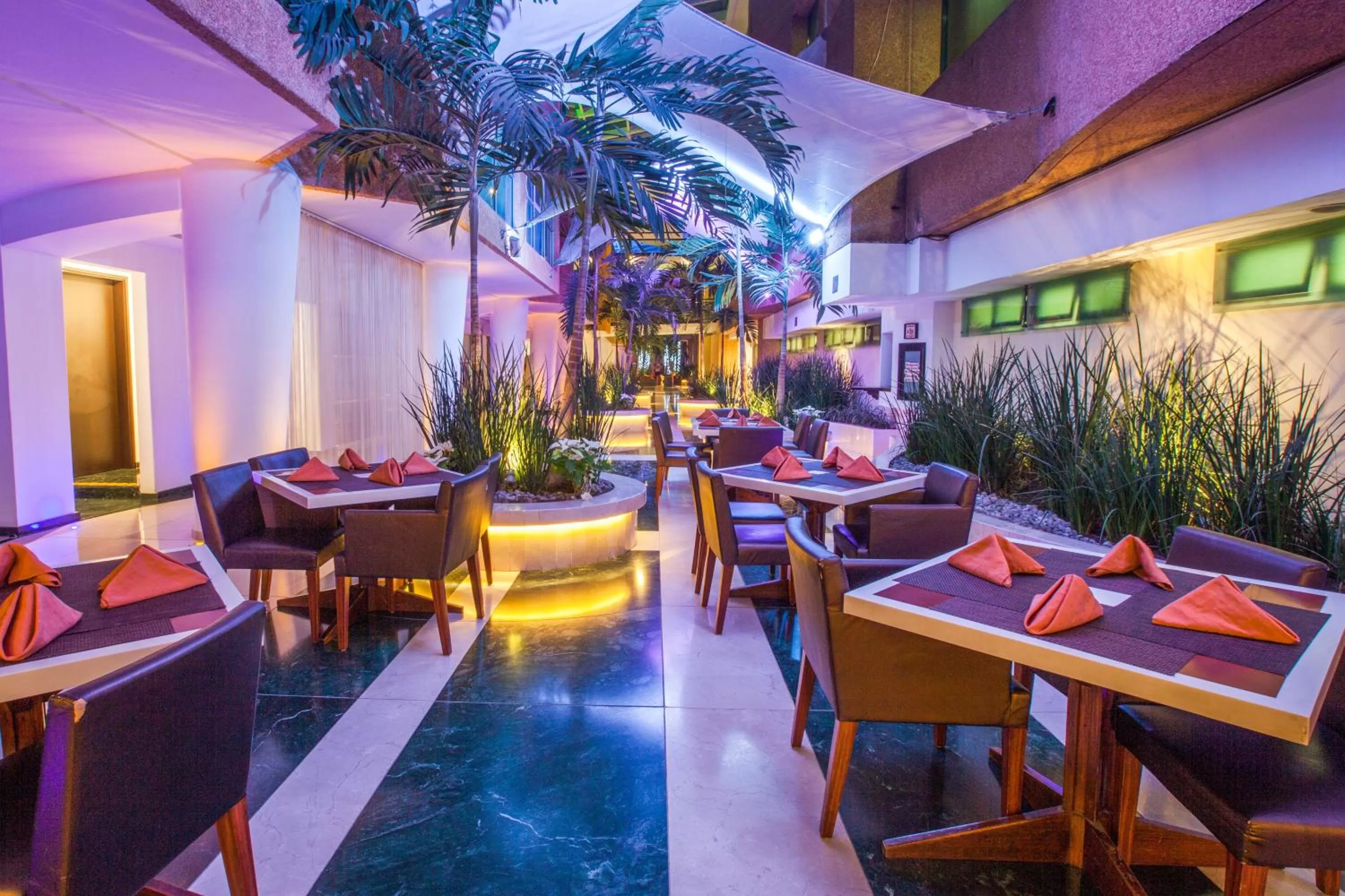 Restaurant/places to eat in Crowne Plaza Toluca - Lancaster by IHG