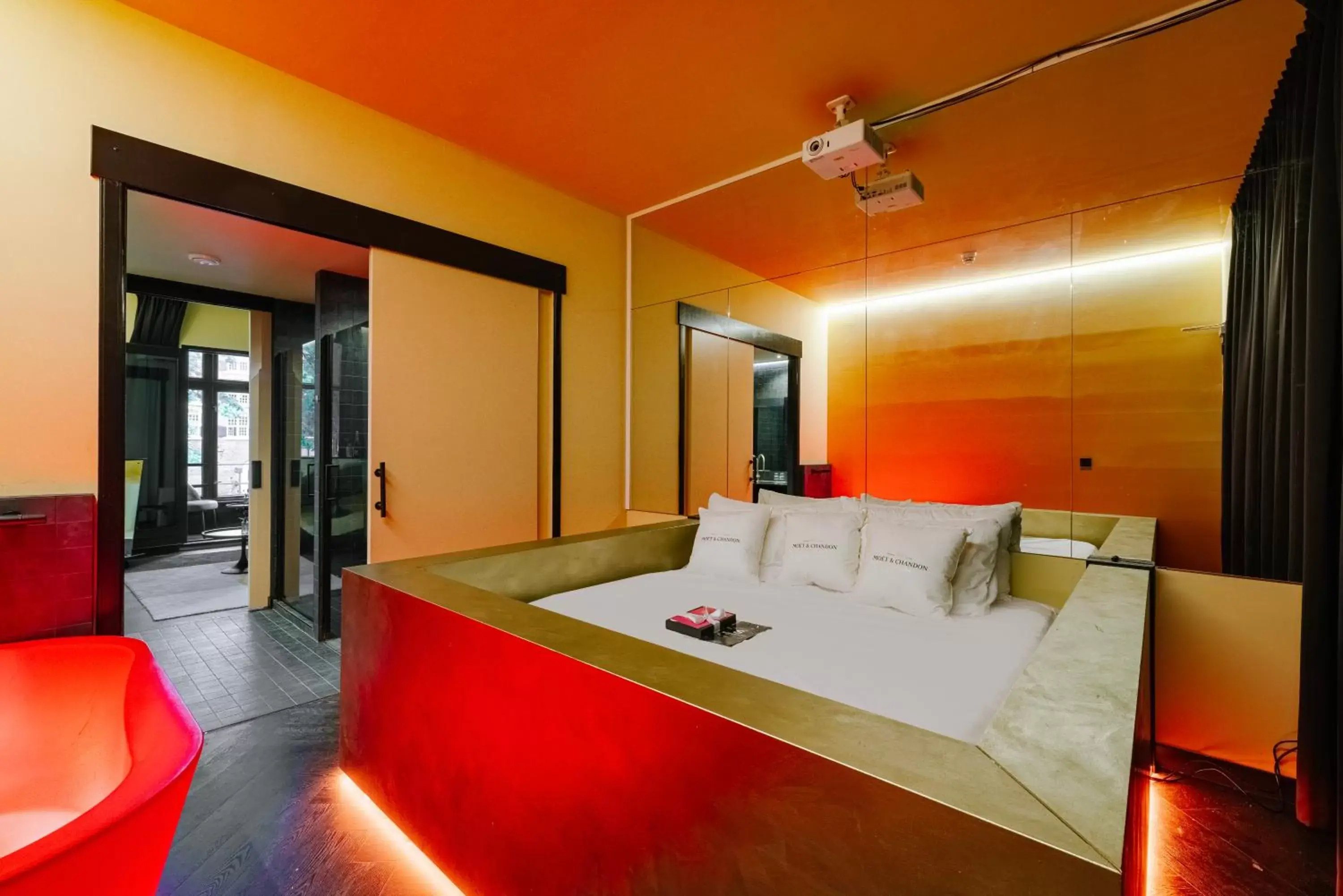 Champagne Suite in SUPPER Hotel Champagne Suite in SUPPER Hotel