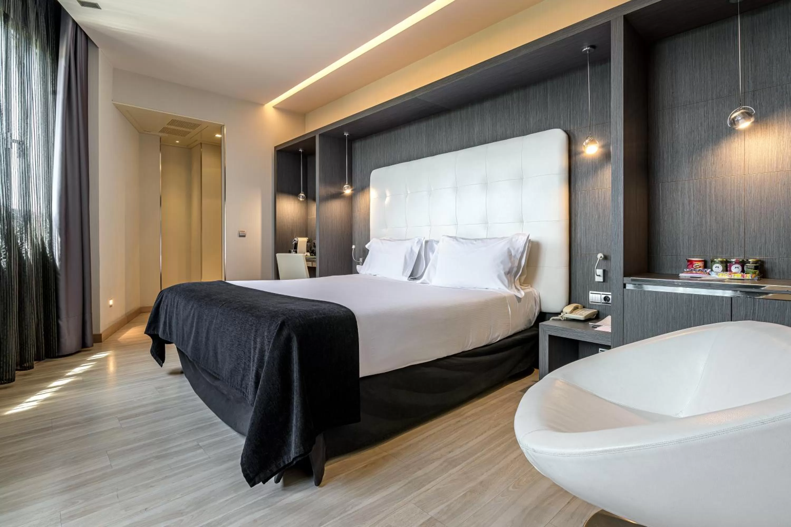 Photo of the whole room, Bed in Hotel Maydrit Airport