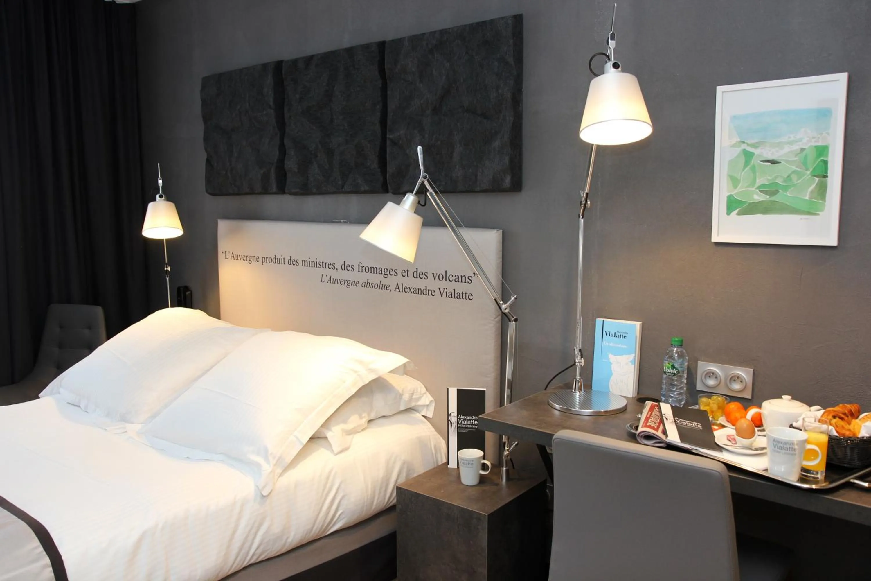 Photo of the whole room, Bed in Hotel Litteraire Alexandre Vialatte, BW Signature Collection