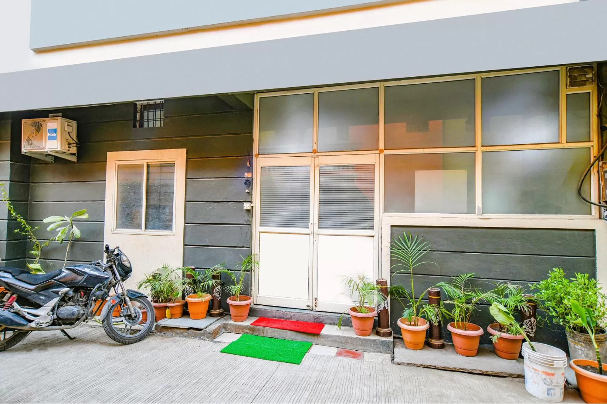 Facade/entrance in FabExpress Royal Palace Inn