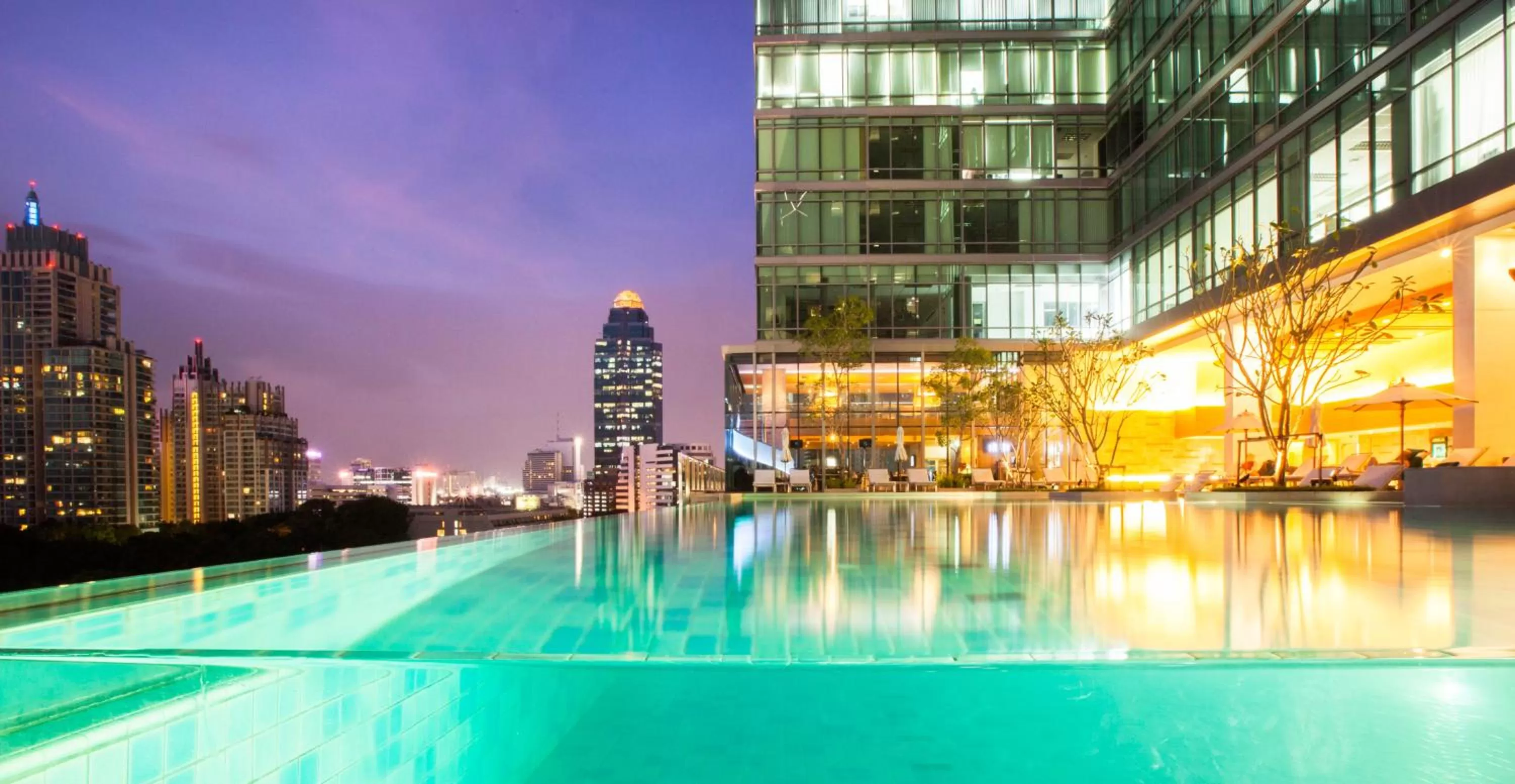 Swimming pool in Sivatel Bangkok Hotel