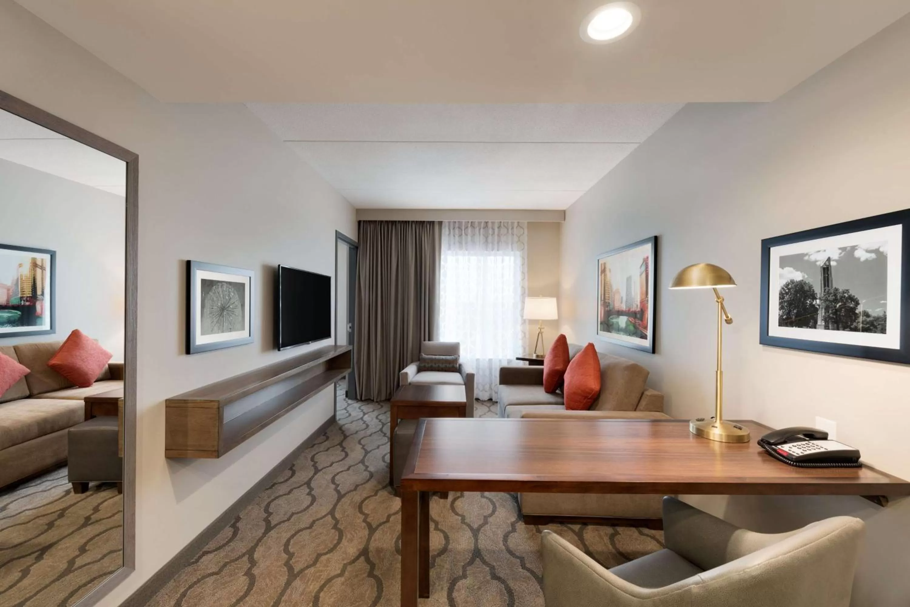 Living room in Embassy Suites by Hilton Chicago Naperville