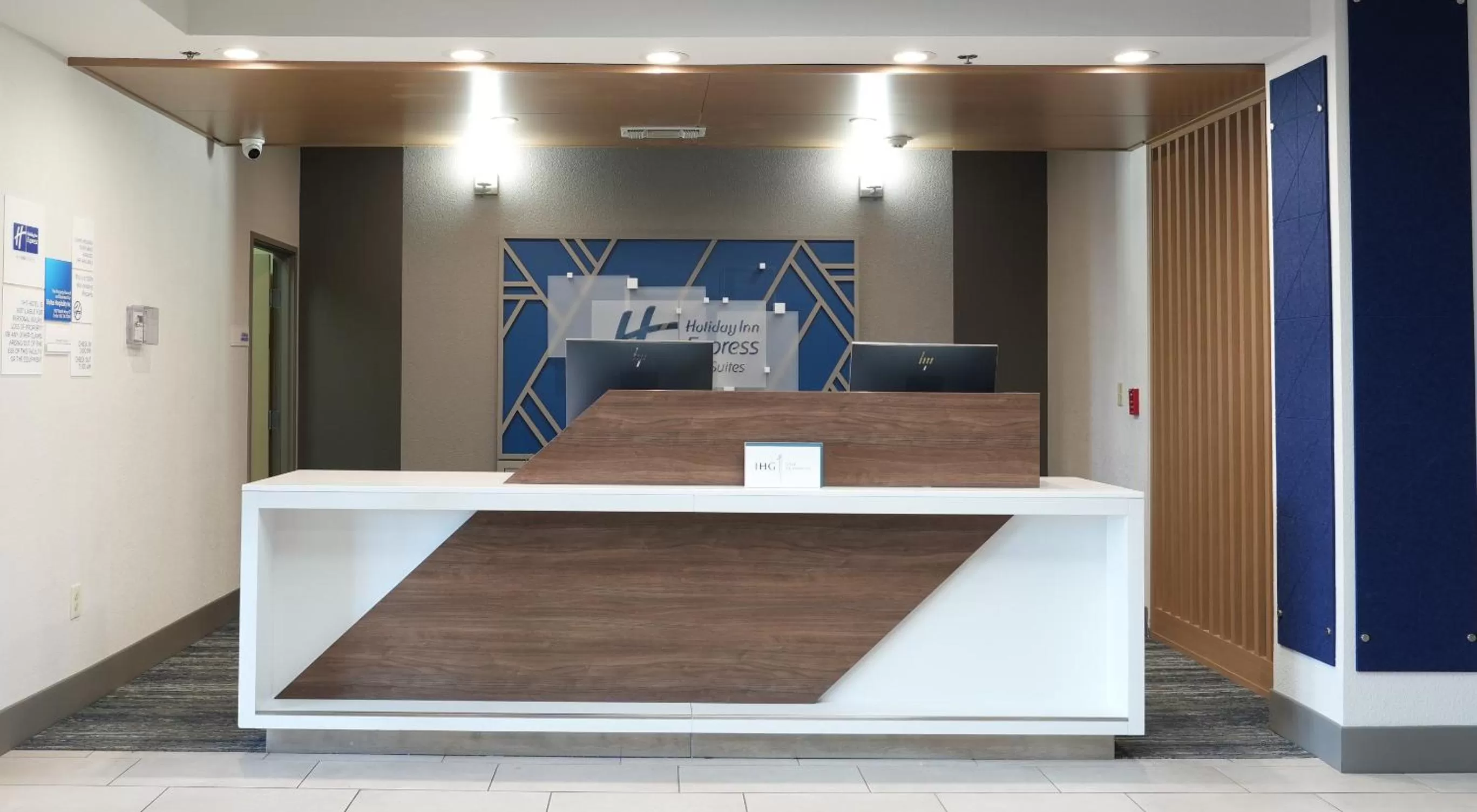 Lobby or reception in Holiday Inn Express Hotel & Suites Cedar Hill by IHG