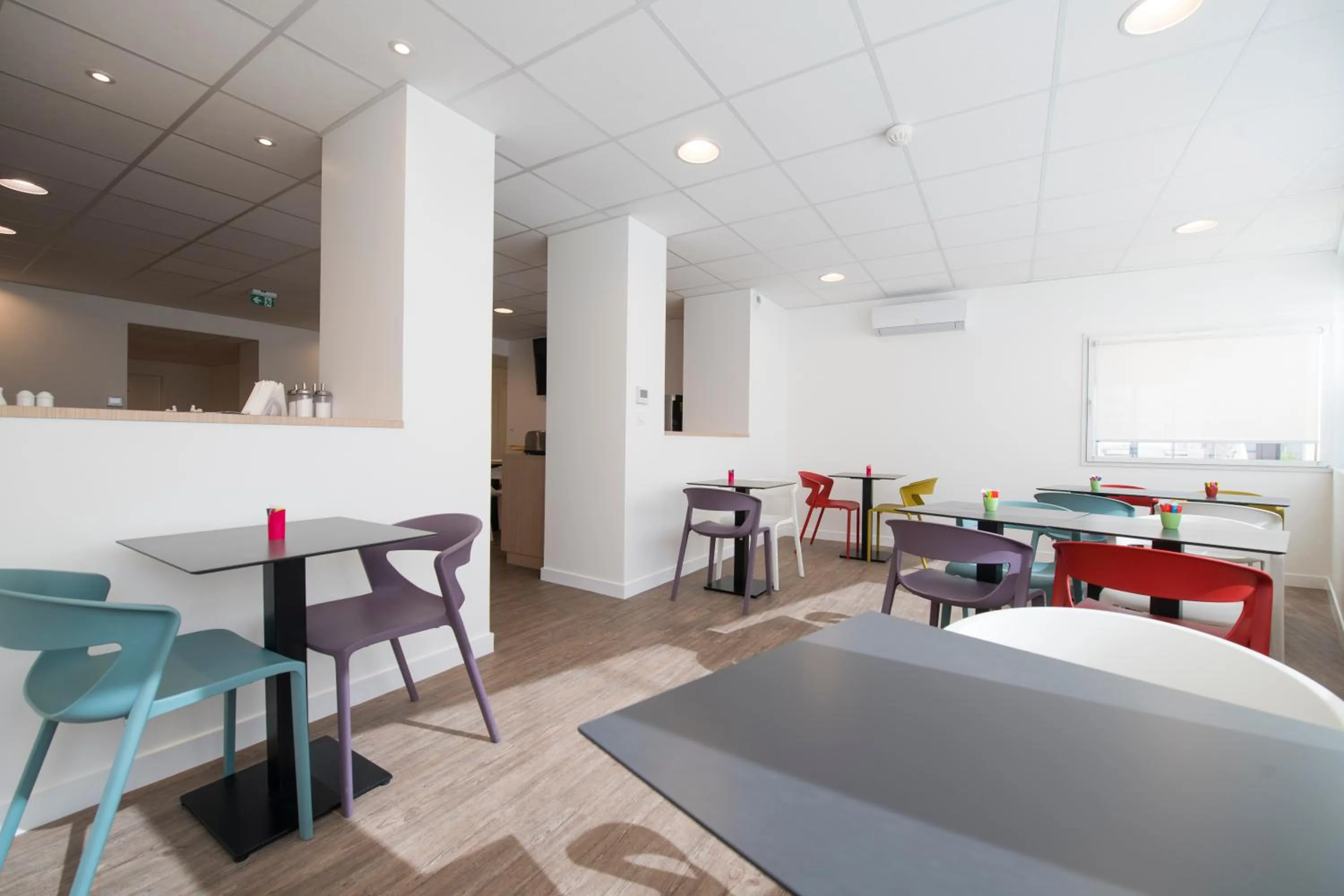Dining area in The Originals City, Hôtel Chantecler, Le Mans