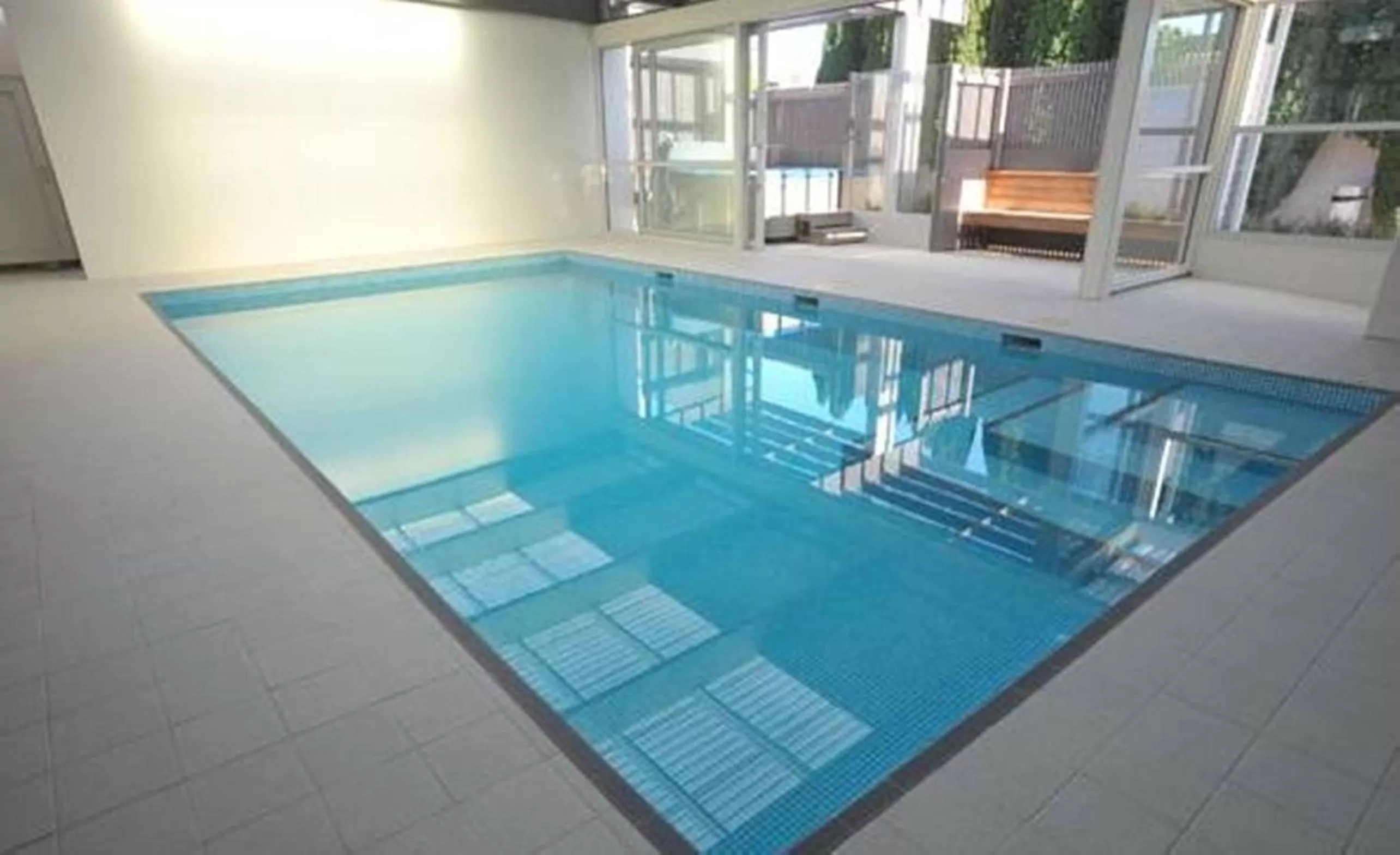 Swimming pool in Auto Lodge