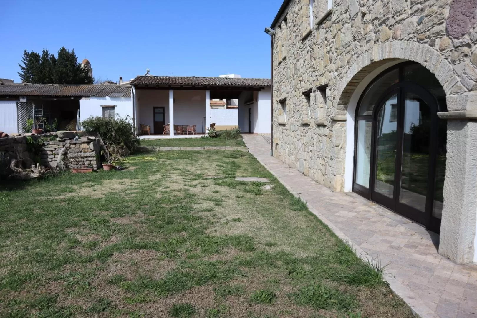 Property Building in Hammam Rooms and Restaurant, Cagliari, Senorbí