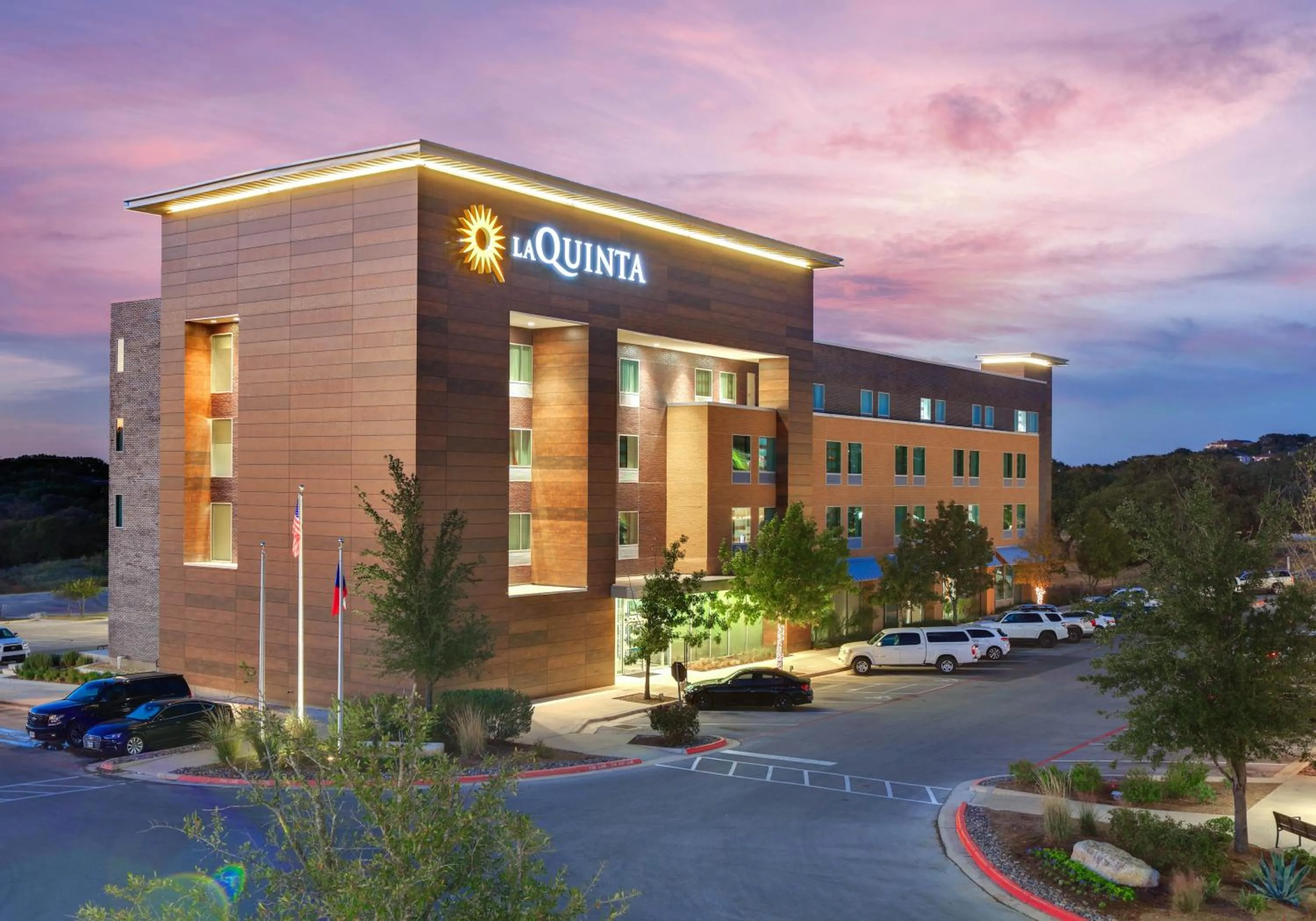 Property building in La Quinta Inn & Suites by Wyndham Lakeway