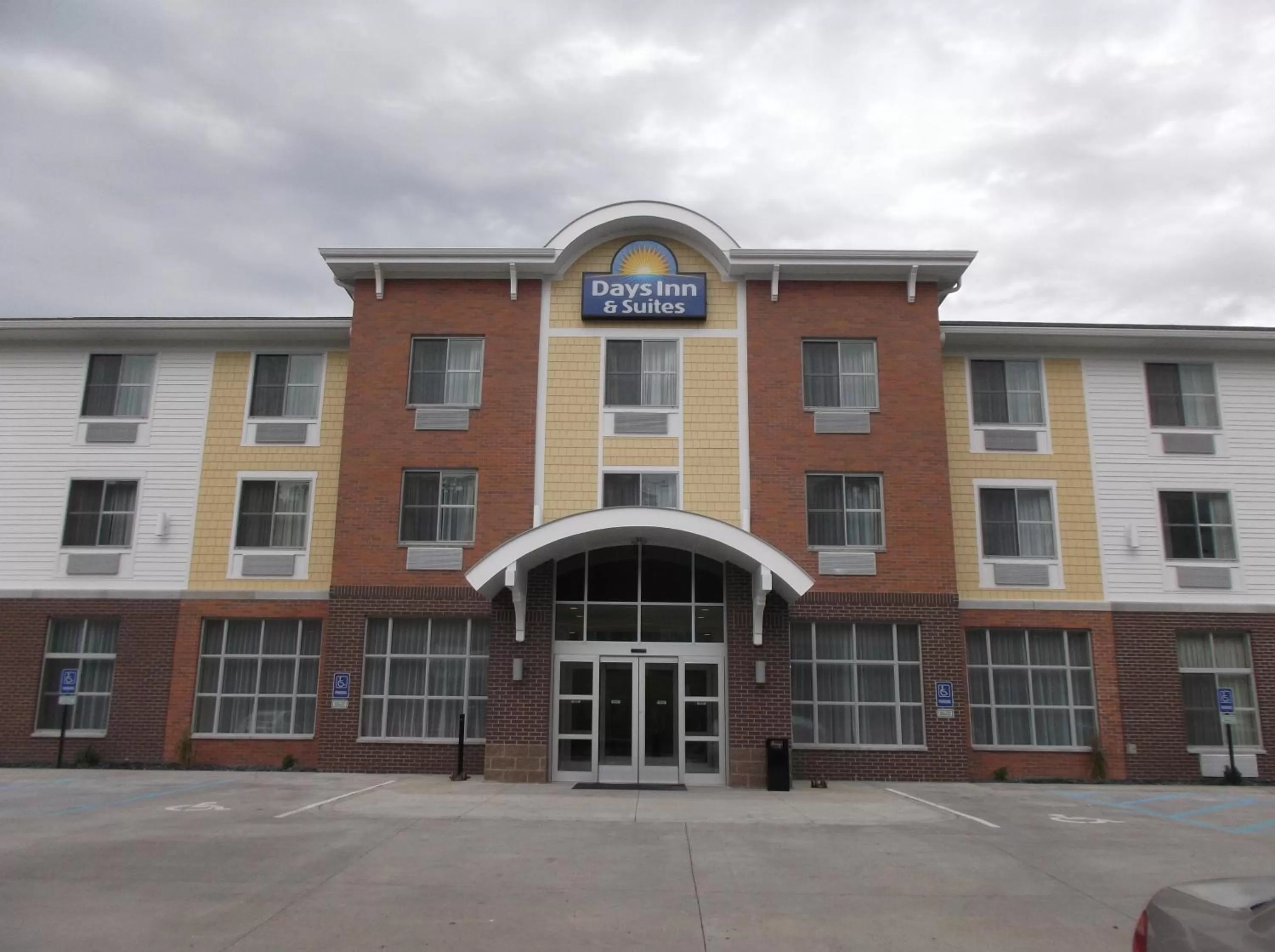 Property building in Days Inn & Suites by Wyndham Caldwell