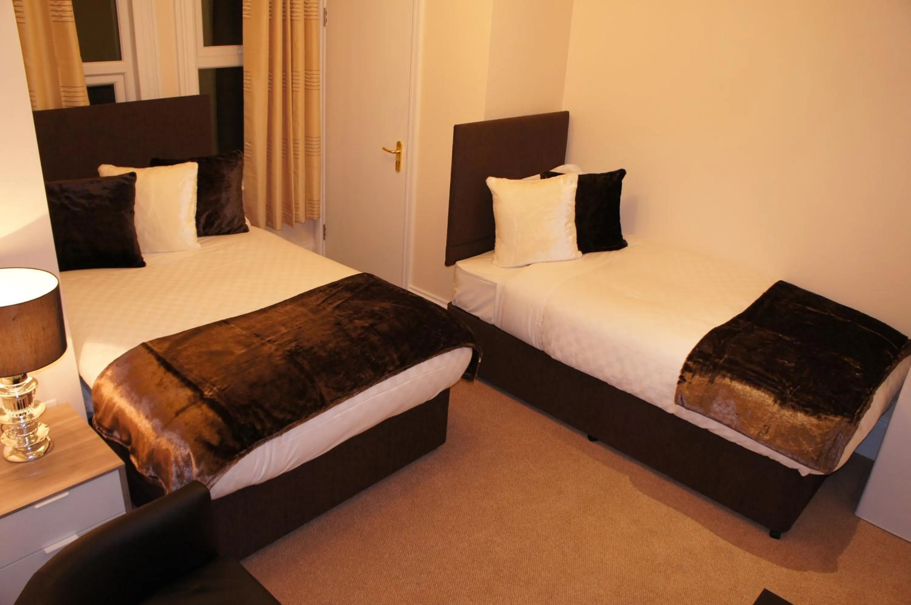 Bed in Sapphire Hotel London