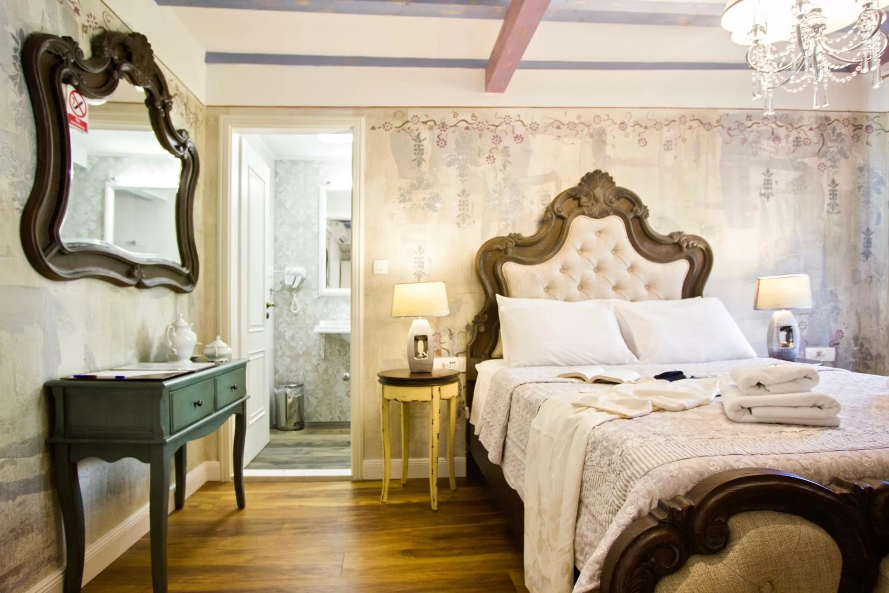 Bed in Plaza Marchi Old Town - MAG Quaint & Elegant Boutique Hotels